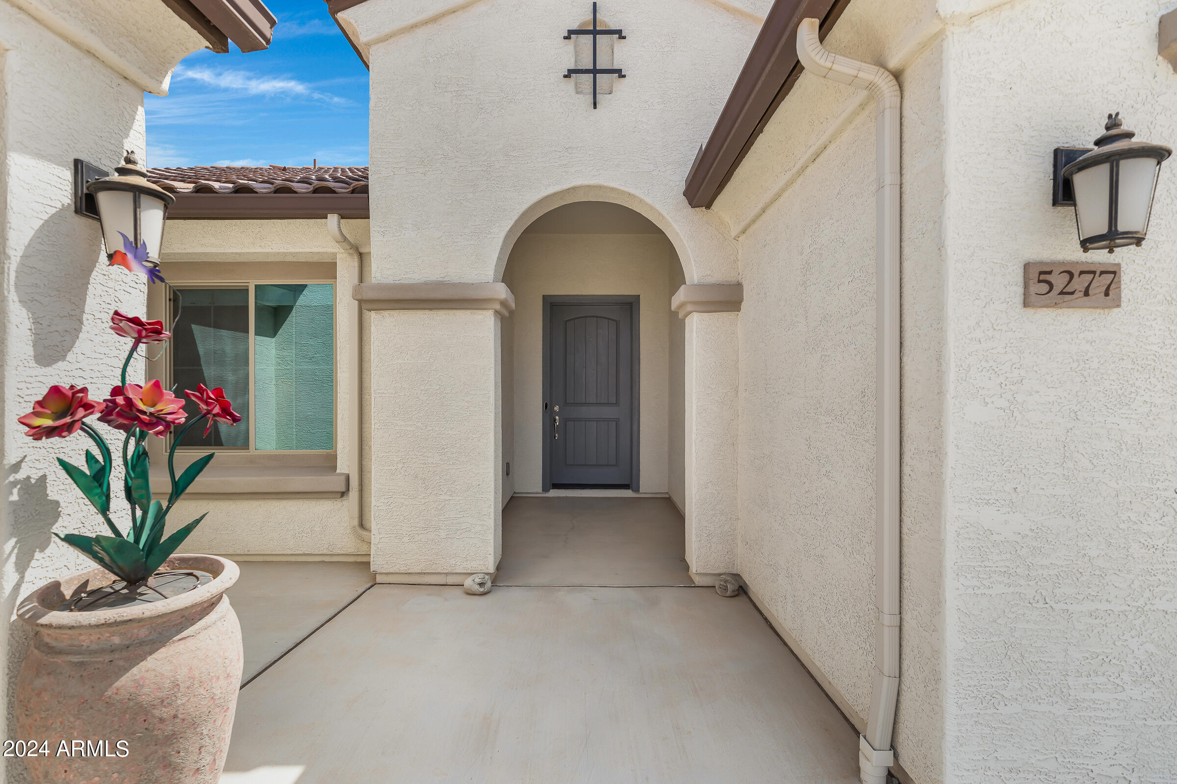 5277 N TONOPAH Drive