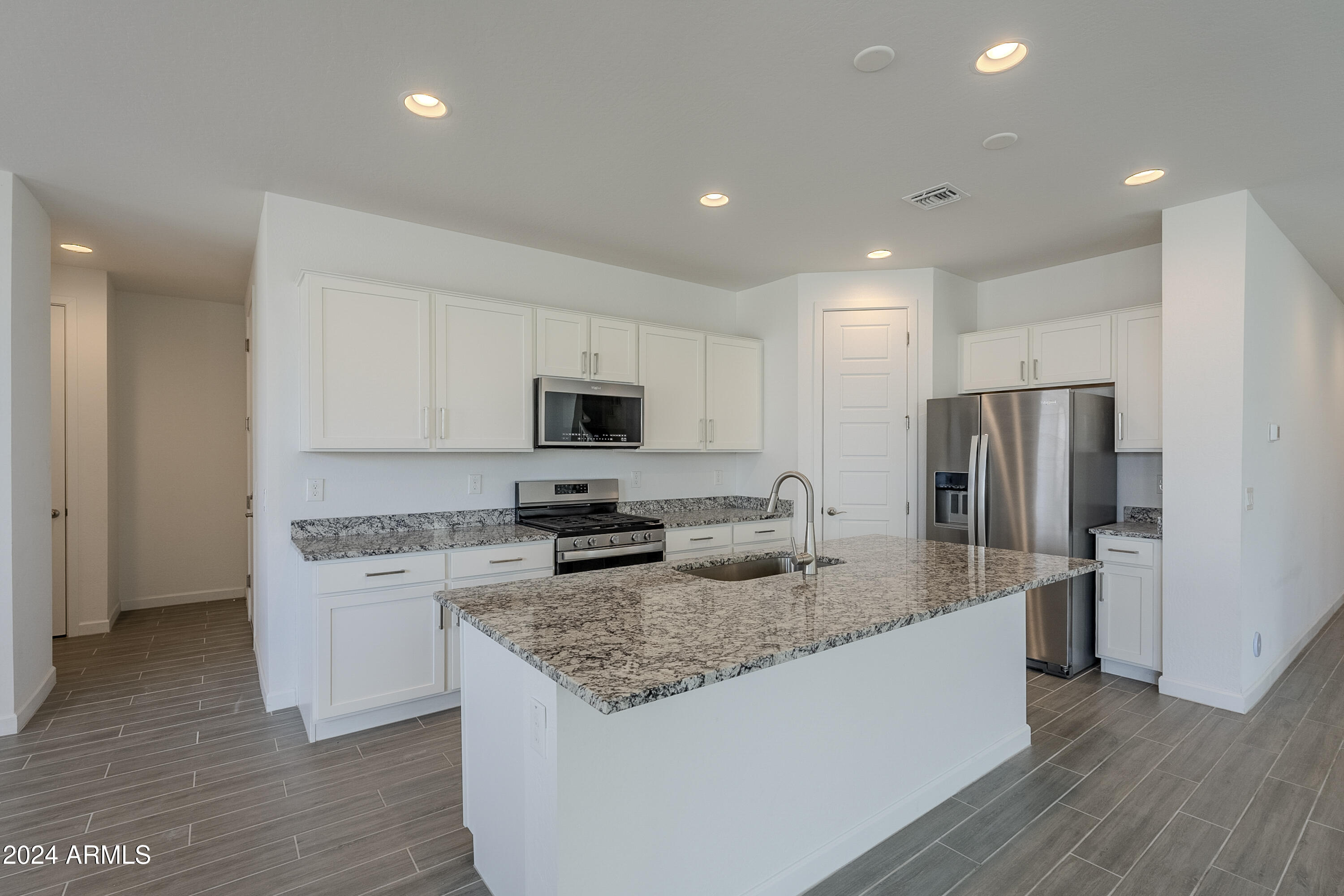 11256 E ULYSSES Avenue