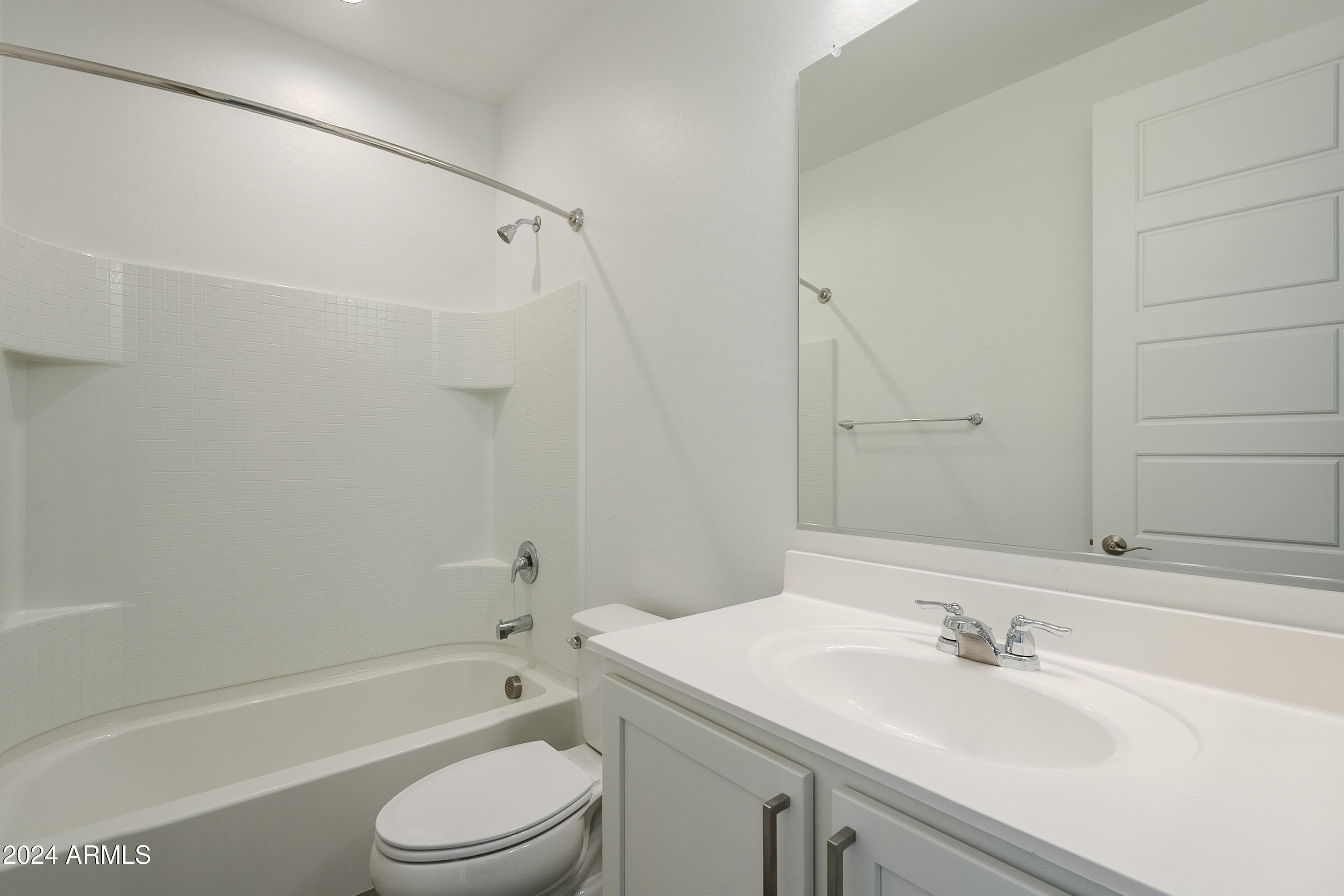 11256 E ULYSSES Avenue