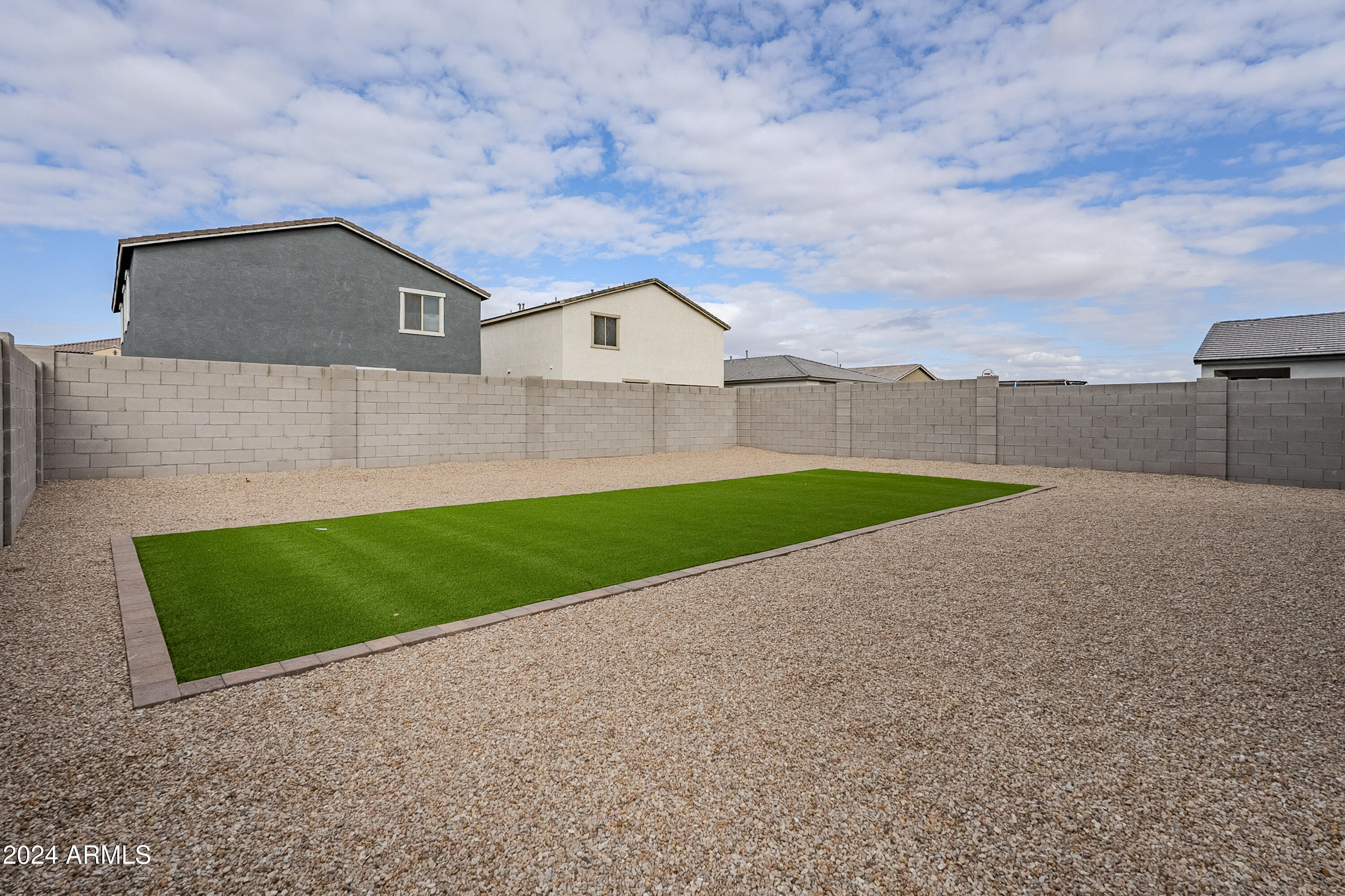 11256 E ULYSSES Avenue