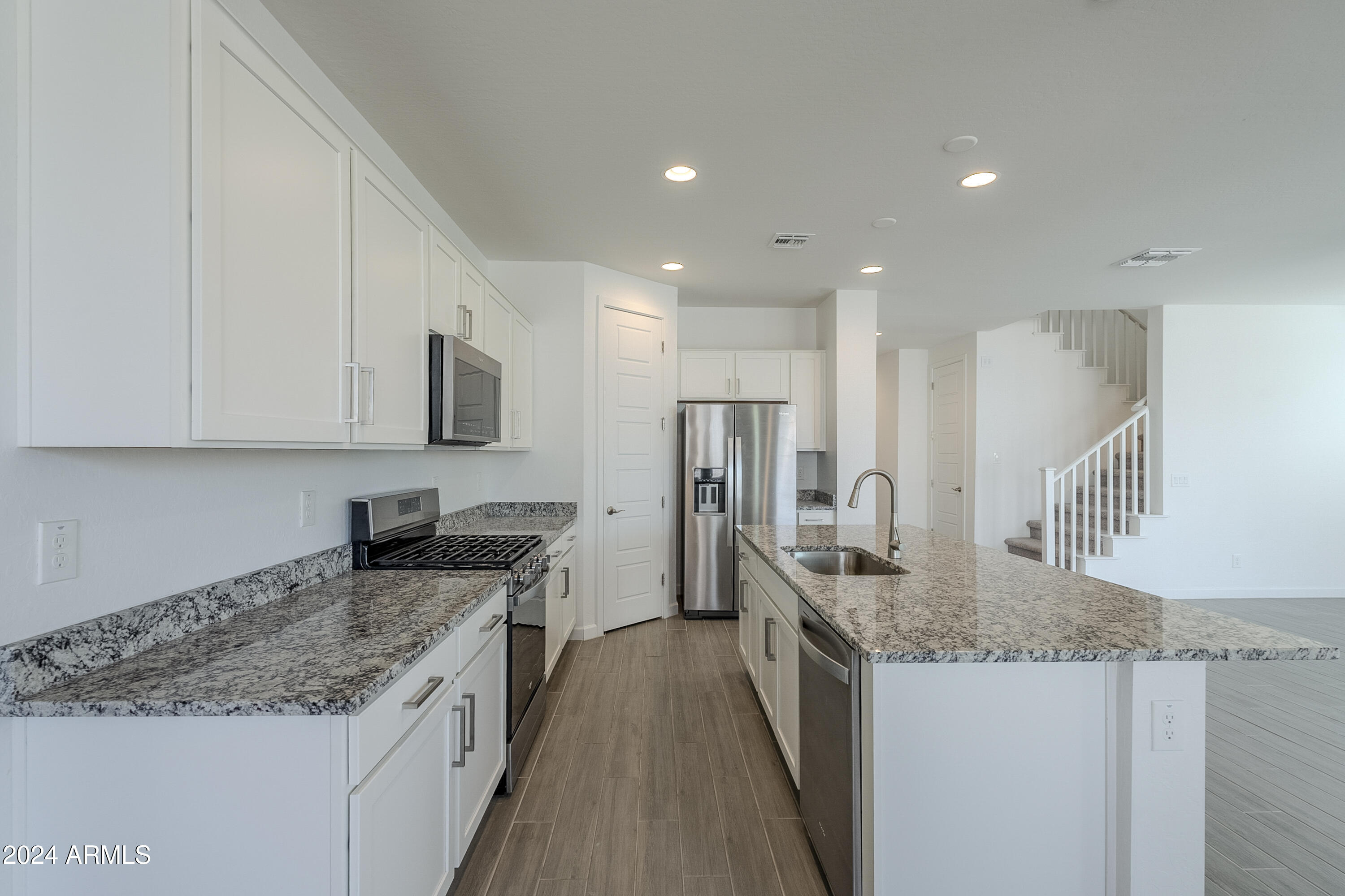 11256 E ULYSSES Avenue