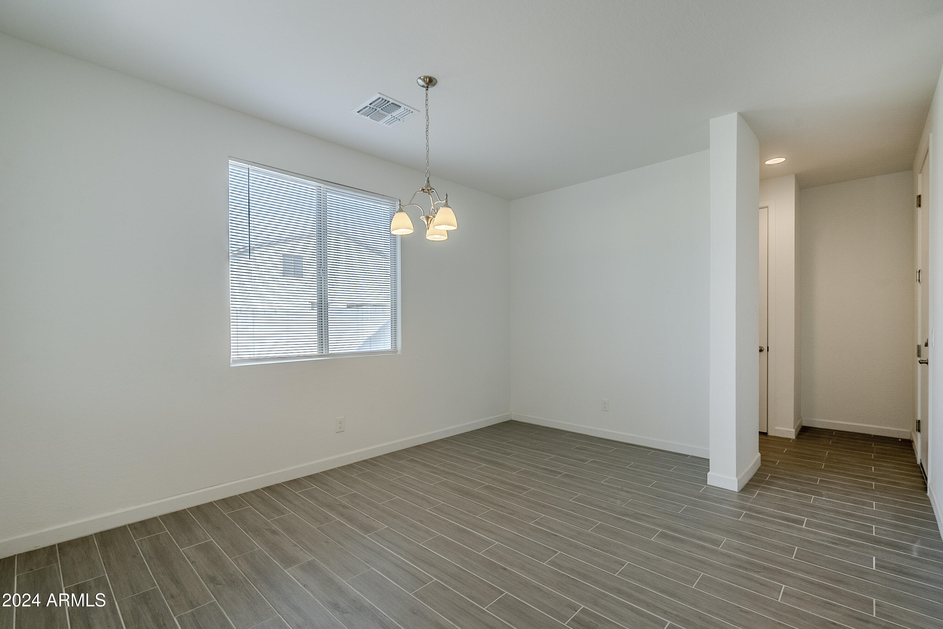 11256 E ULYSSES Avenue