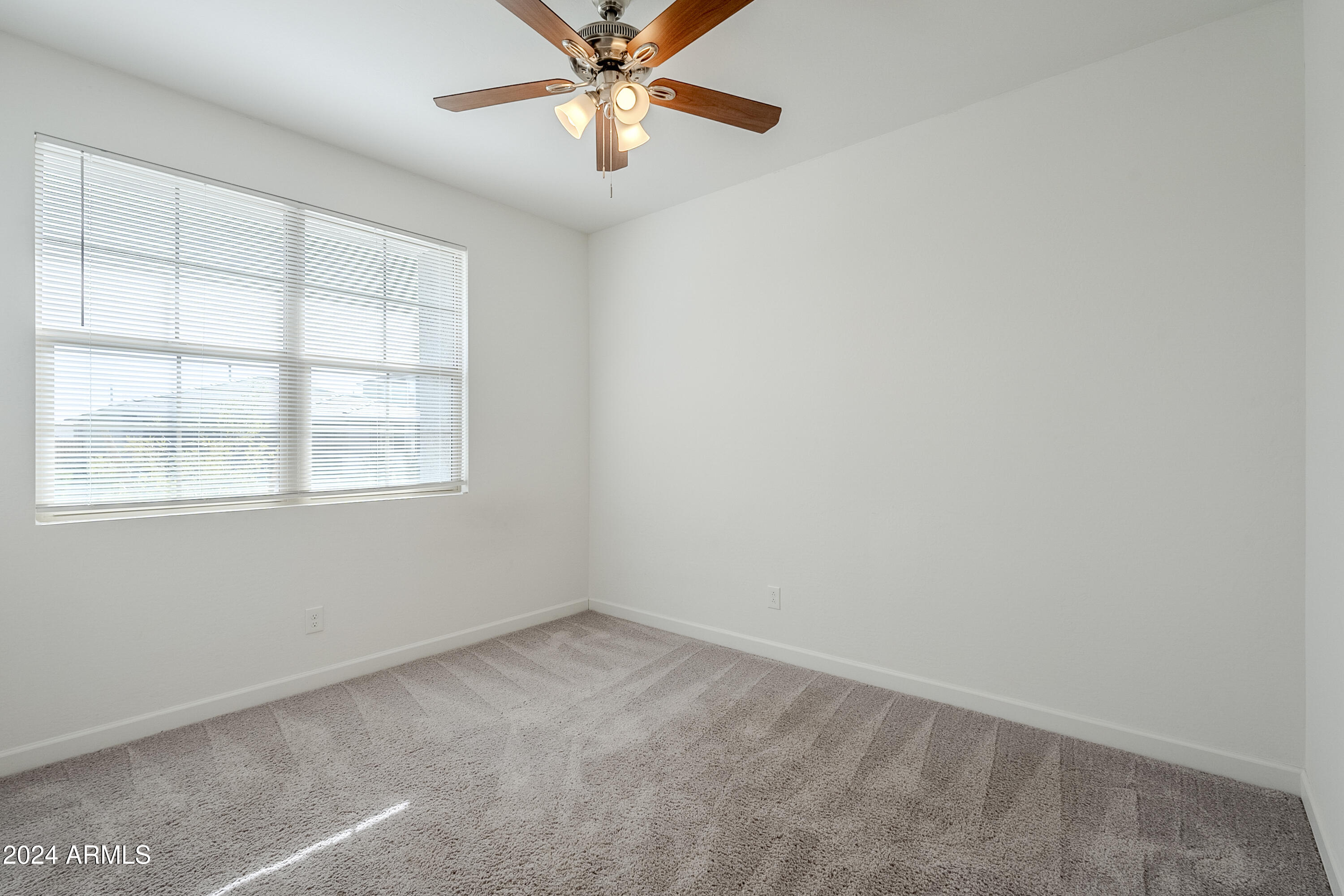 11256 E ULYSSES Avenue