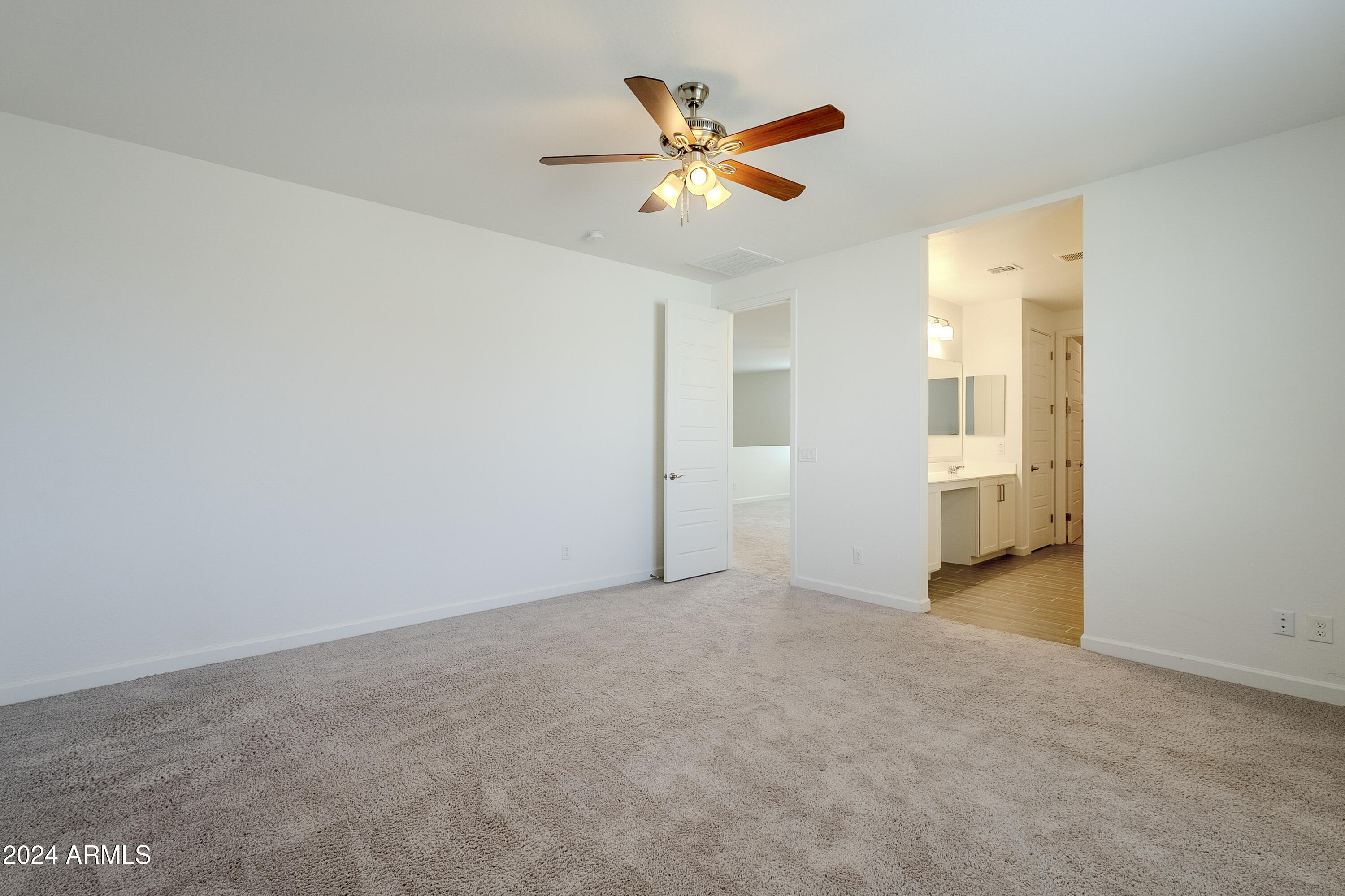 11256 E ULYSSES Avenue