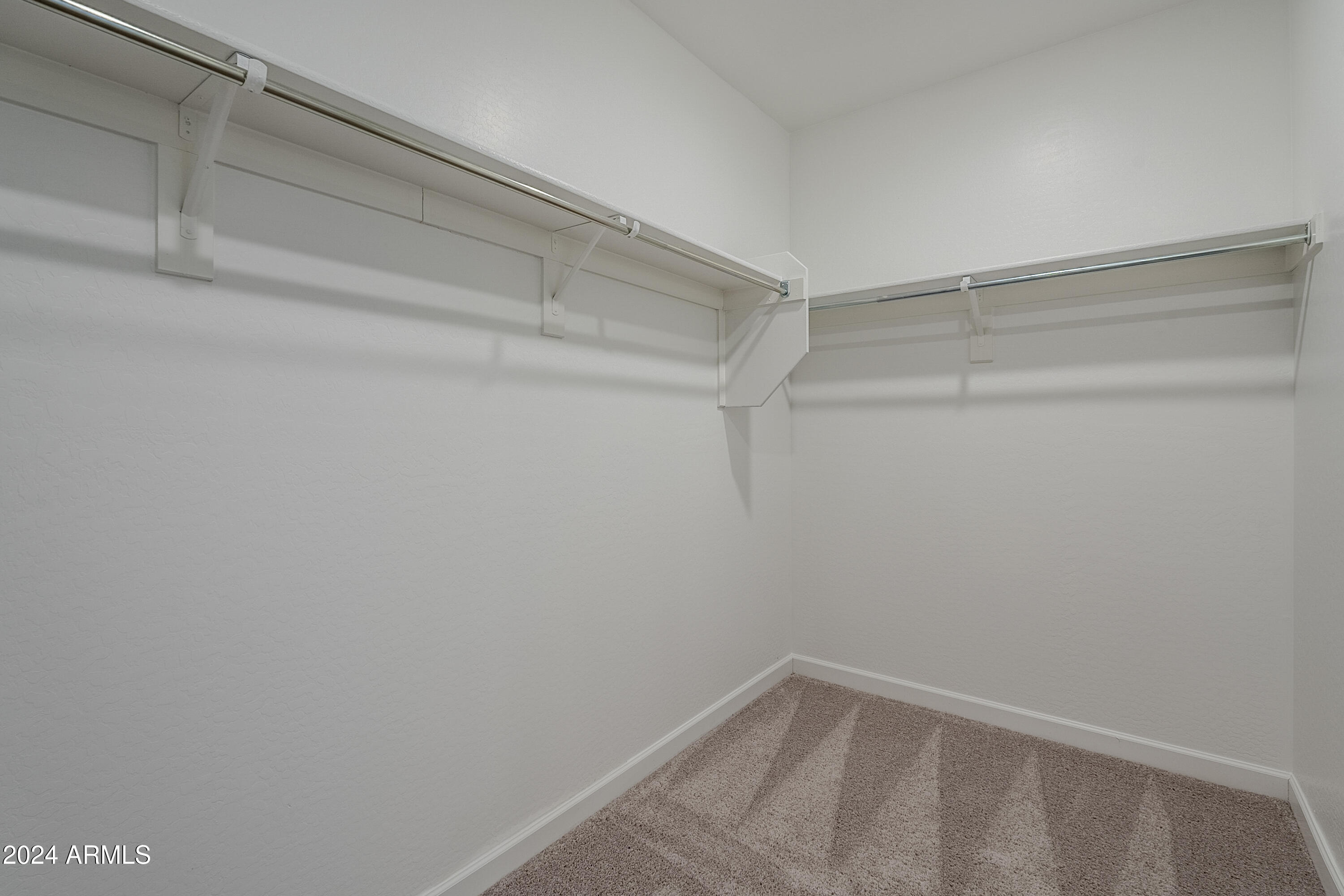 11256 E ULYSSES Avenue