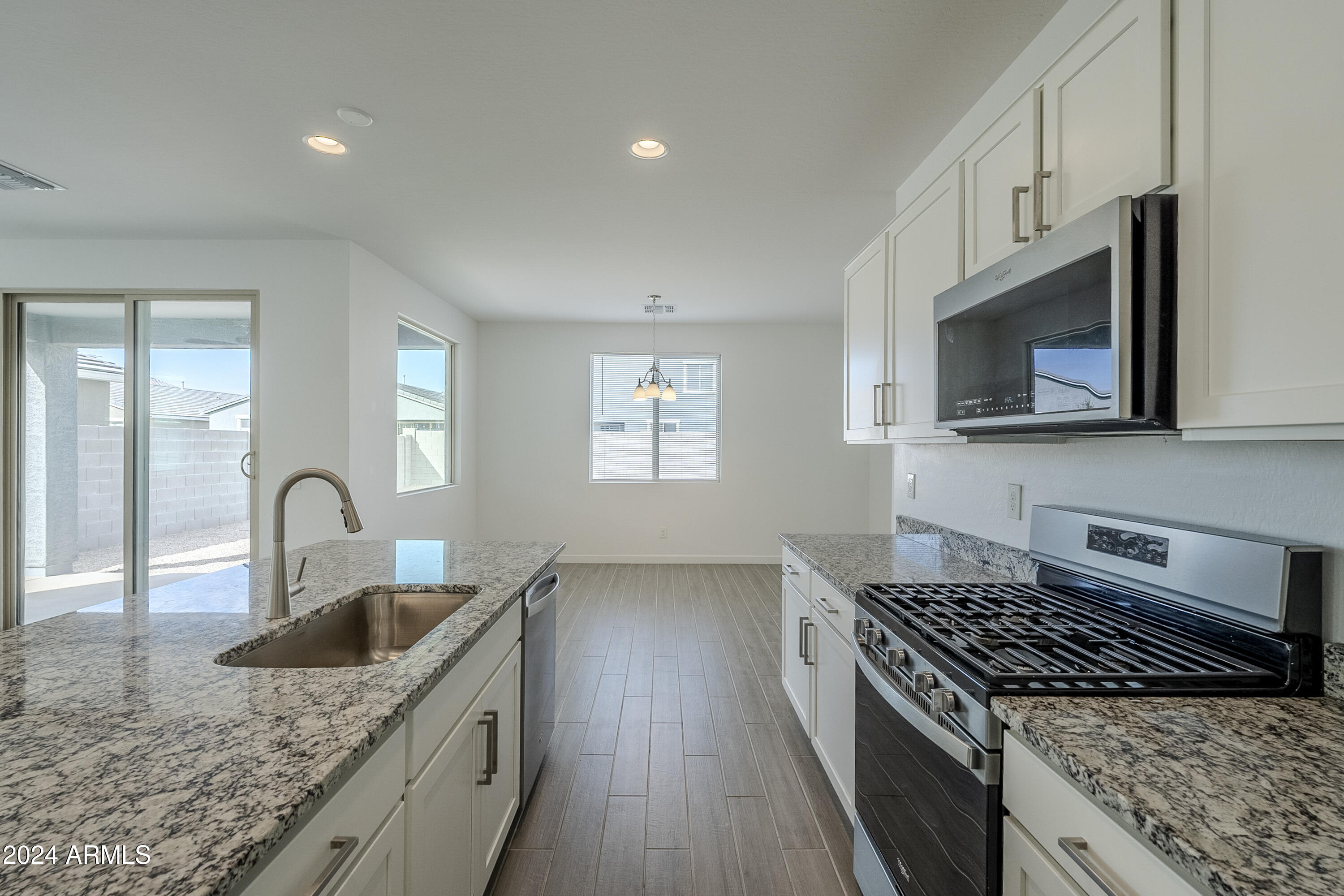 11256 E ULYSSES Avenue