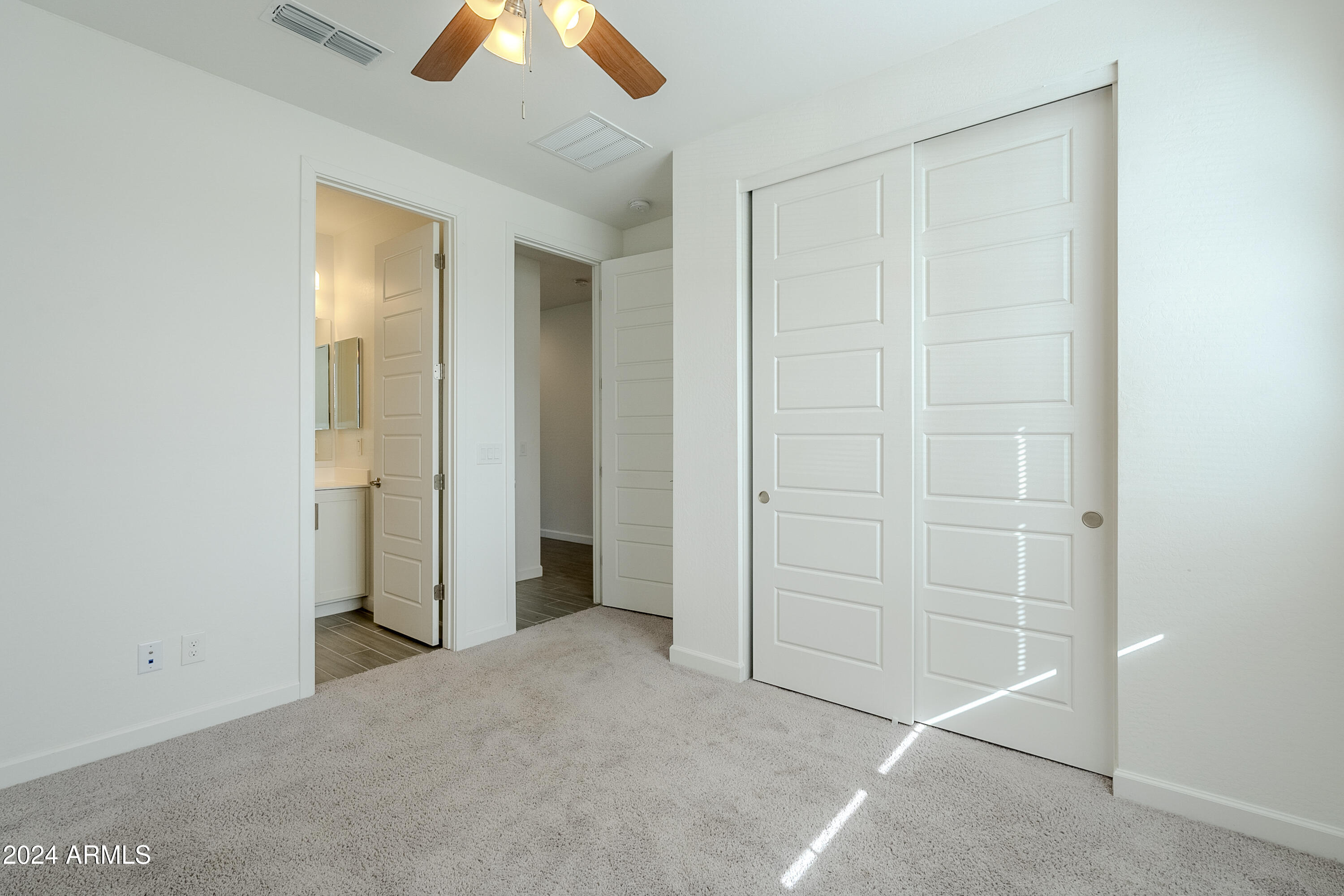 11256 E ULYSSES Avenue