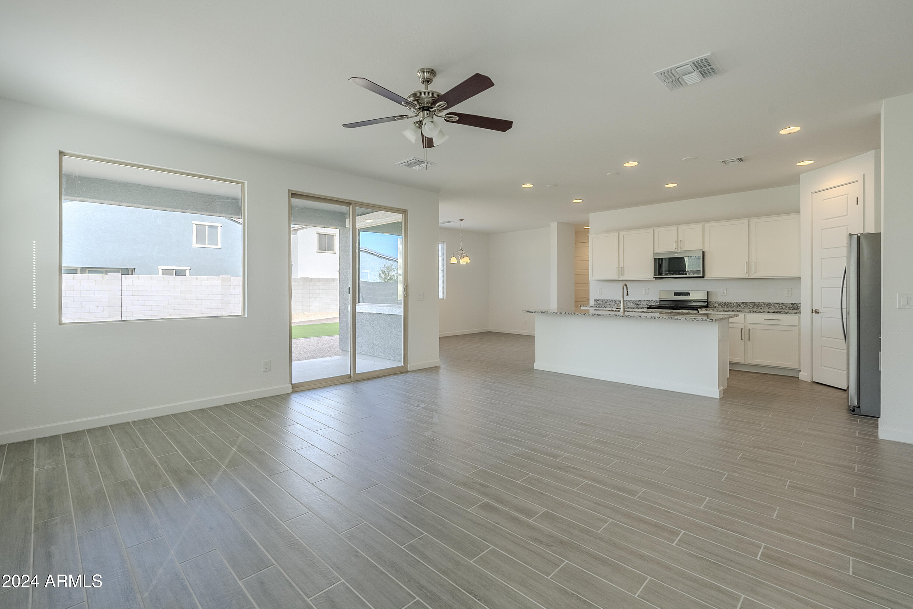 11256 E ULYSSES Avenue