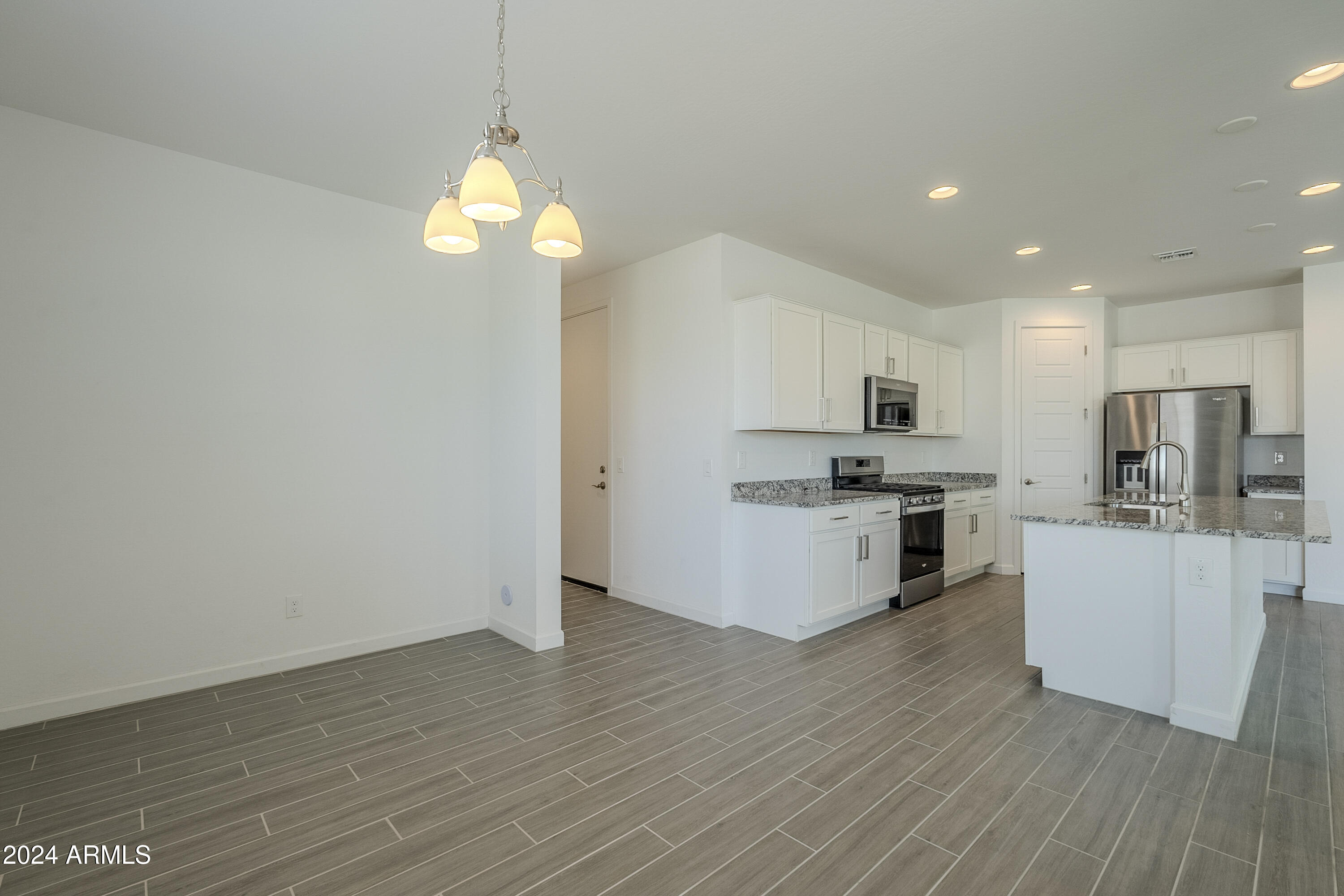 11256 E ULYSSES Avenue