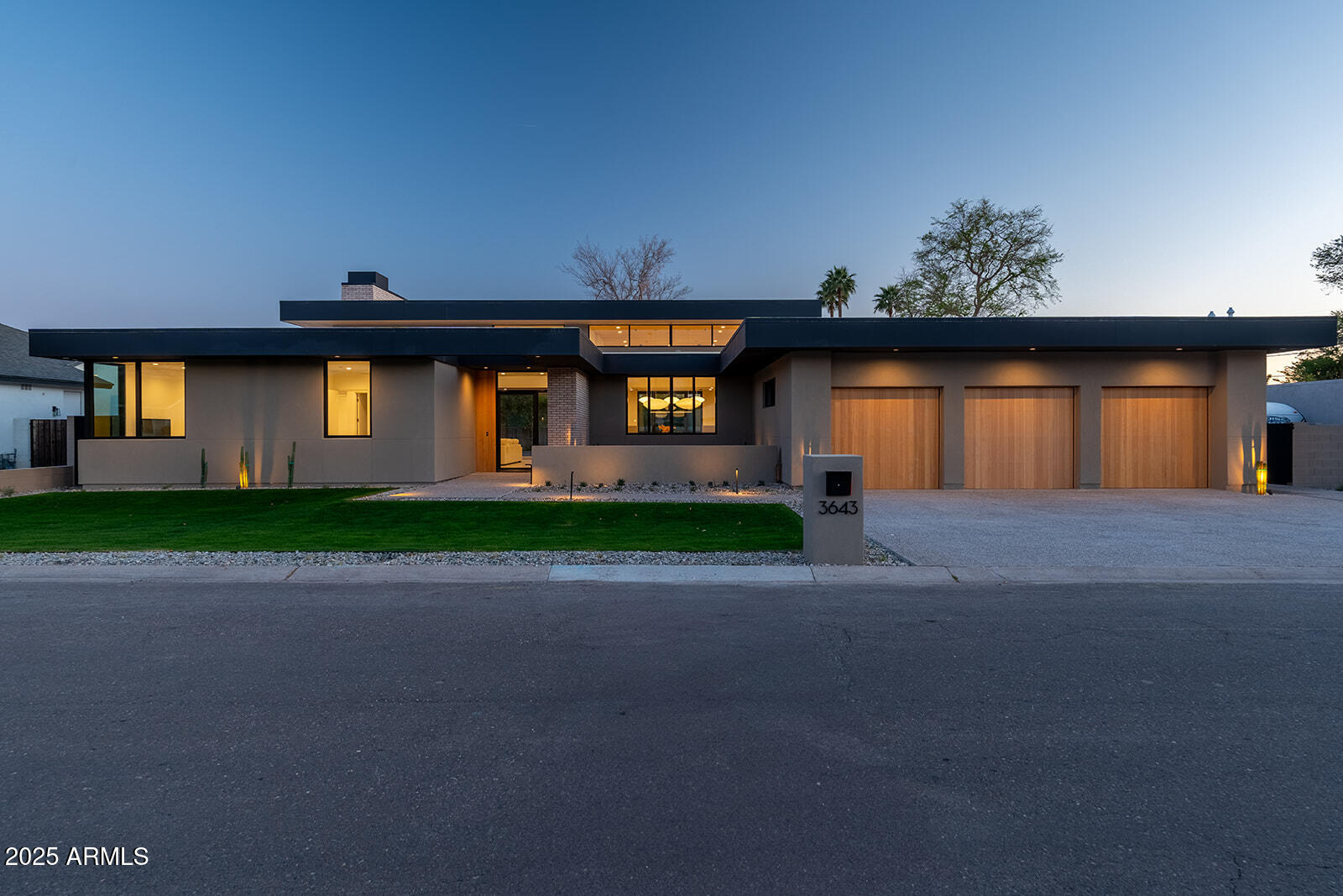 3643 E COOLIDGE Street