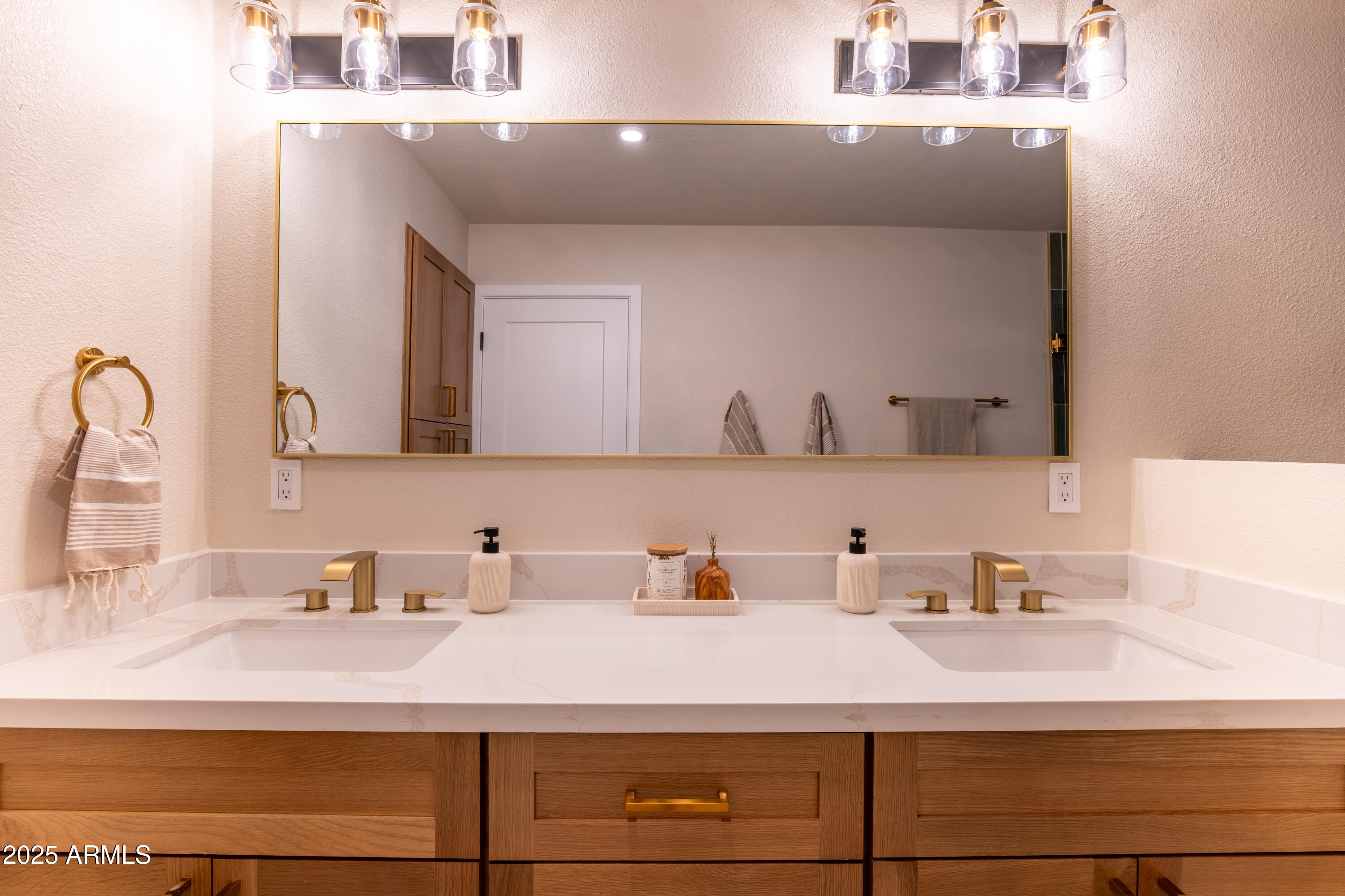 8602 E Whitton Avenue