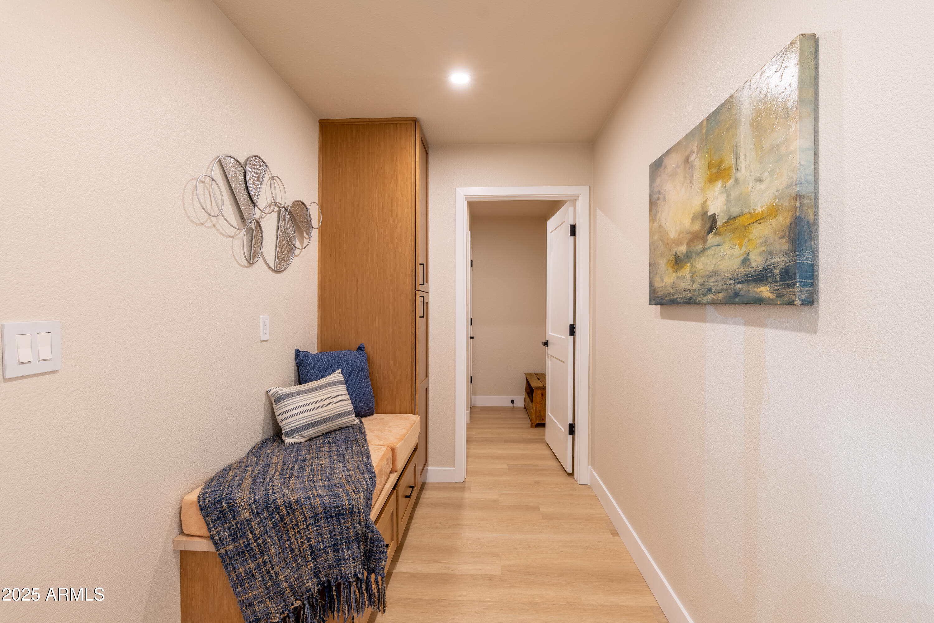 8602 E Whitton Avenue