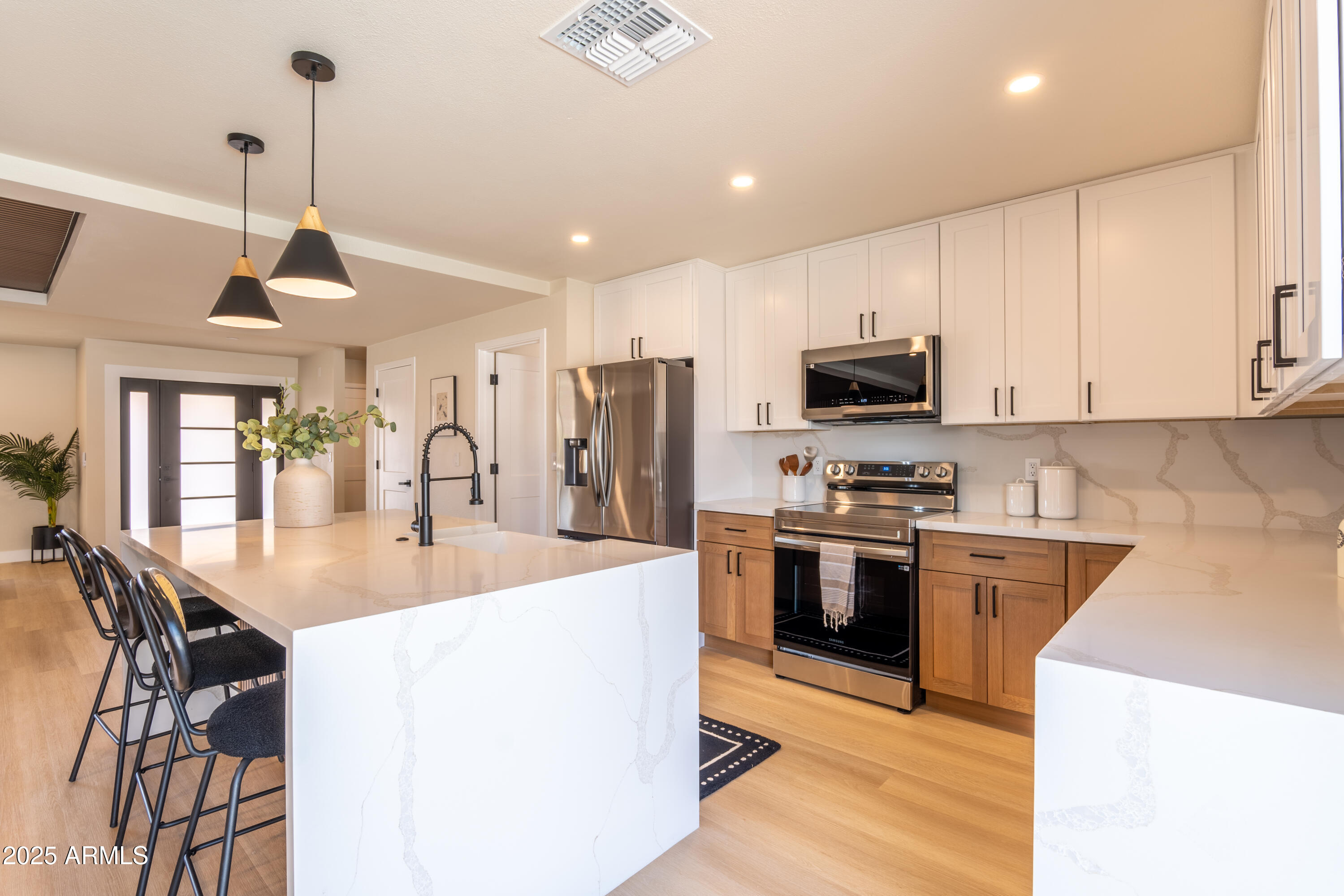 8602 E Whitton Avenue