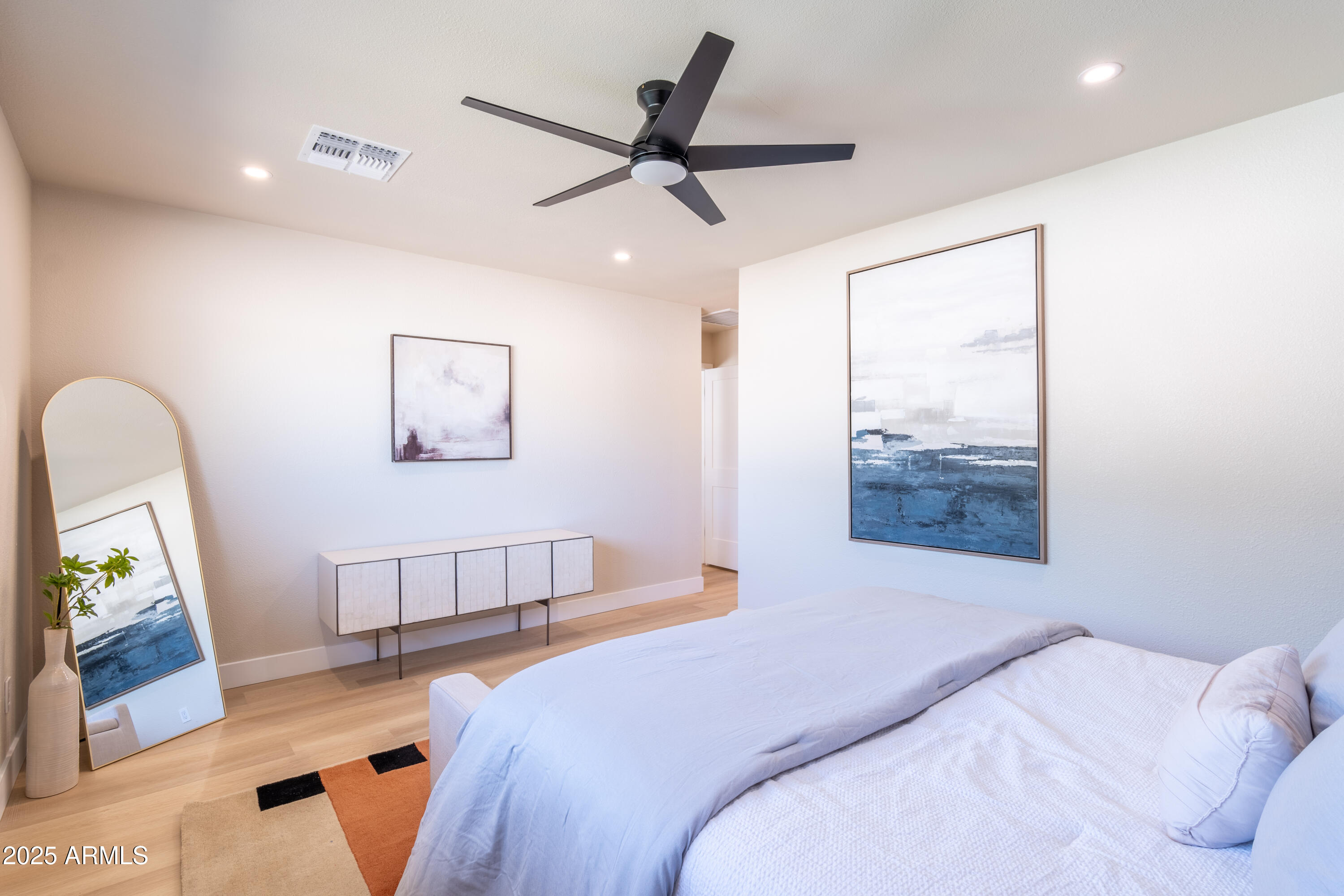 8602 E Whitton Avenue