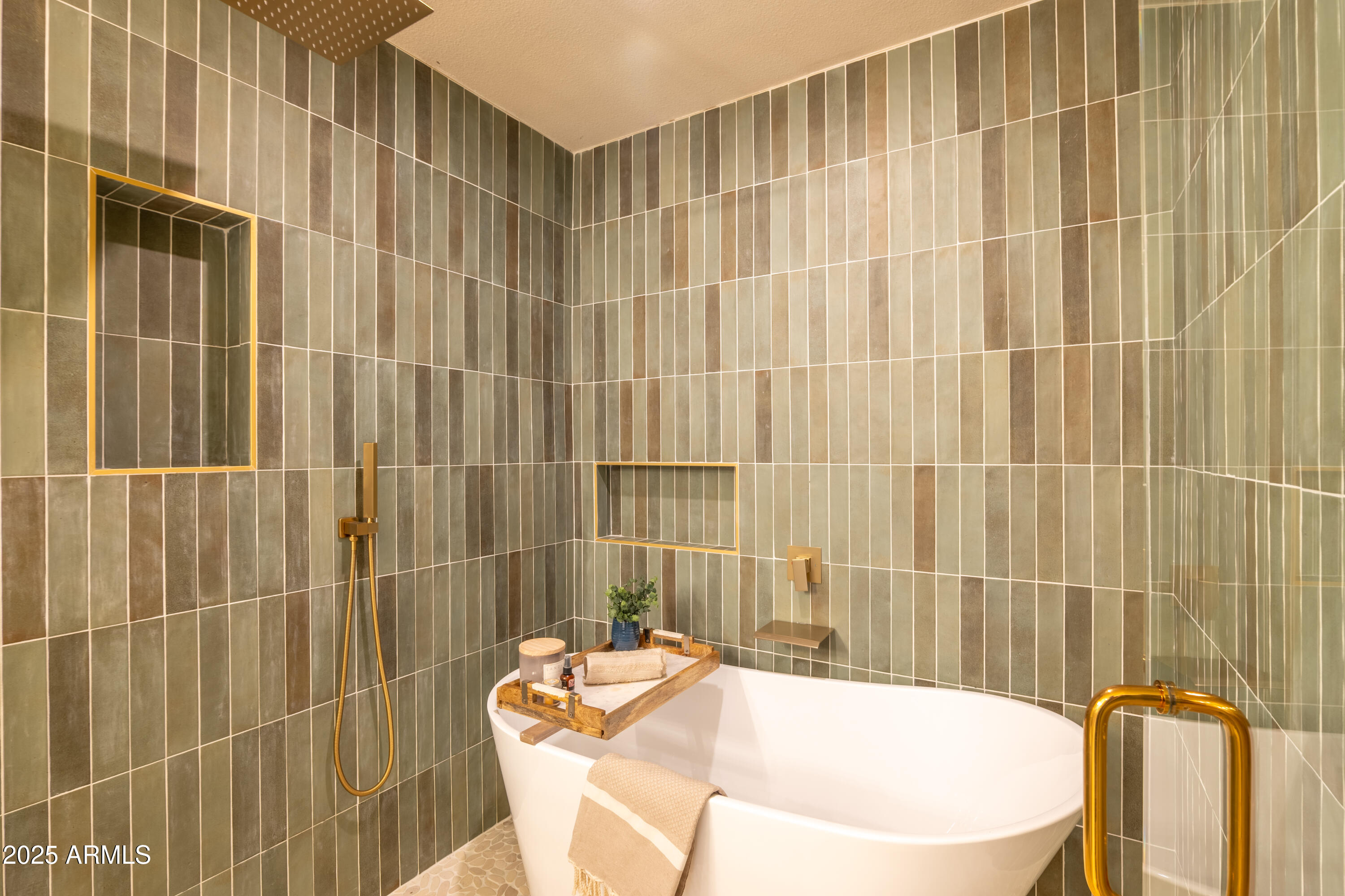 8602 E Whitton Avenue