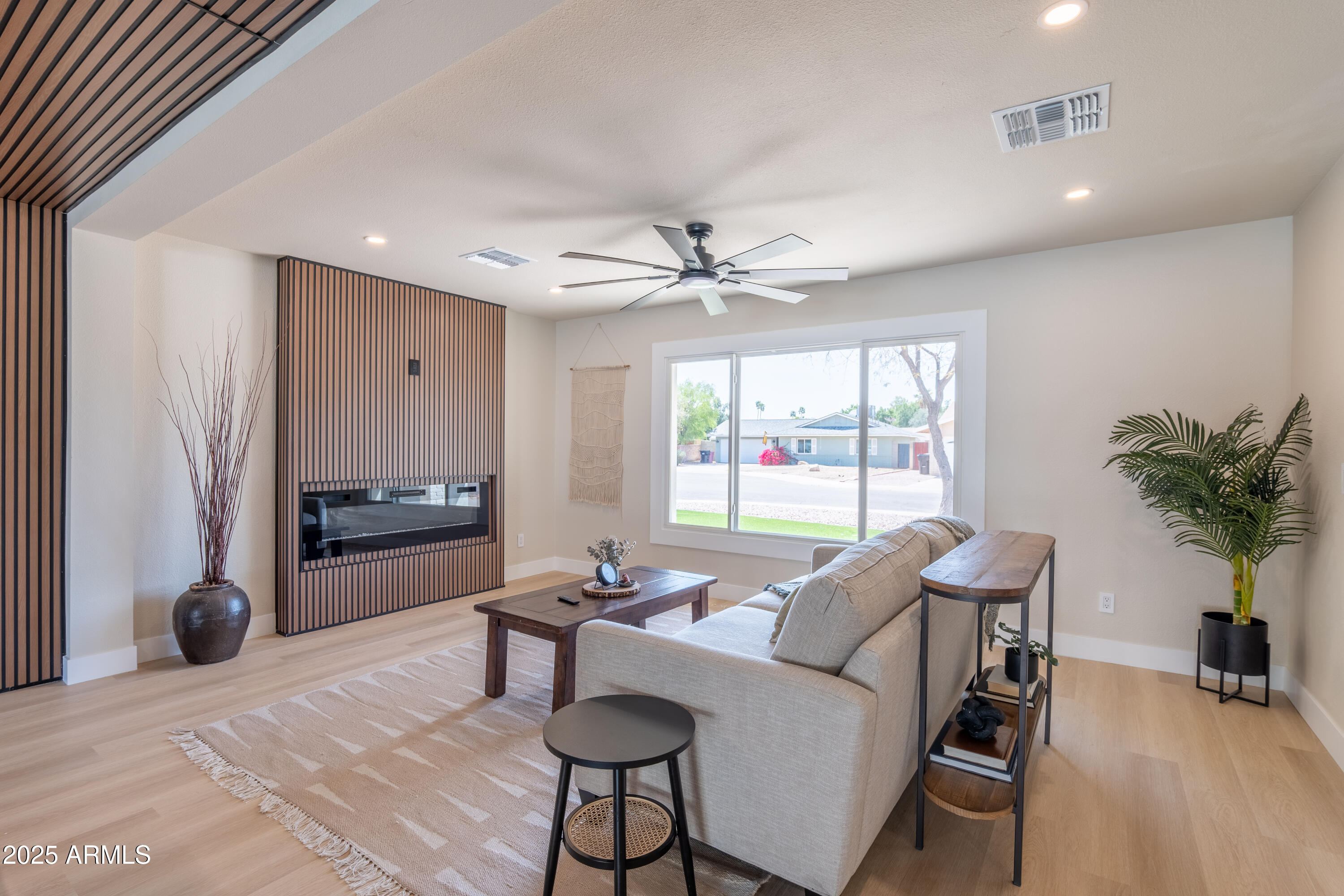 8602 E Whitton Avenue