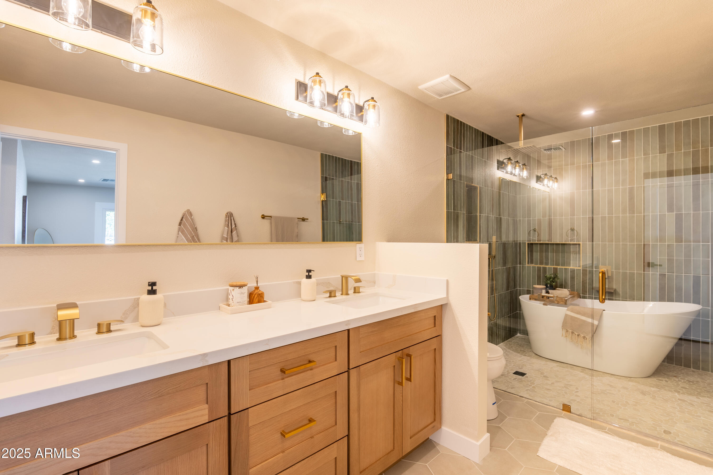 8602 E Whitton Avenue