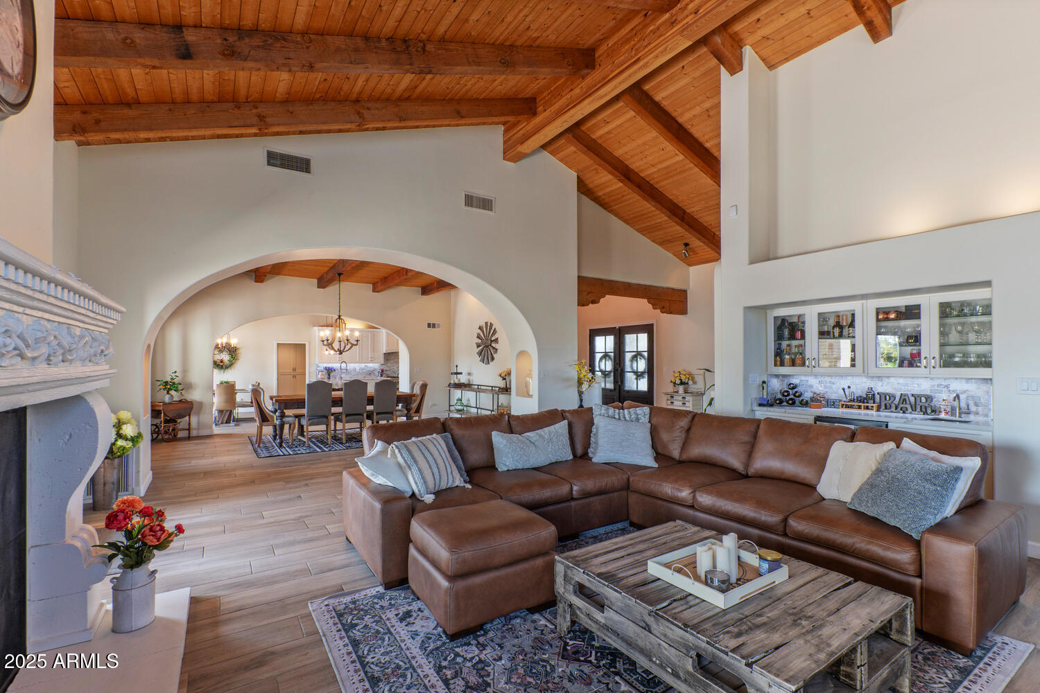 4617 E ELMWOOD Circle