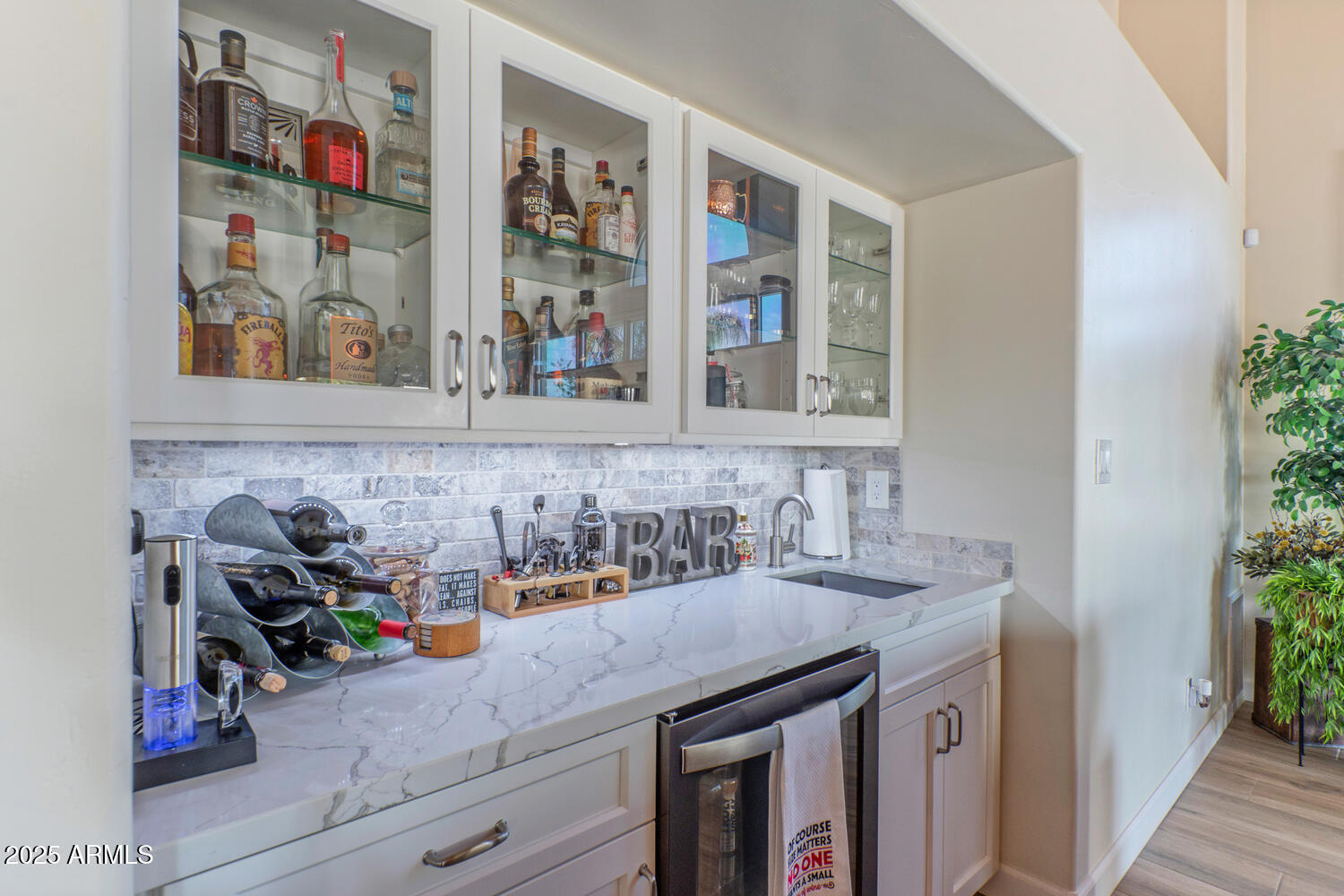 4617 E ELMWOOD Circle