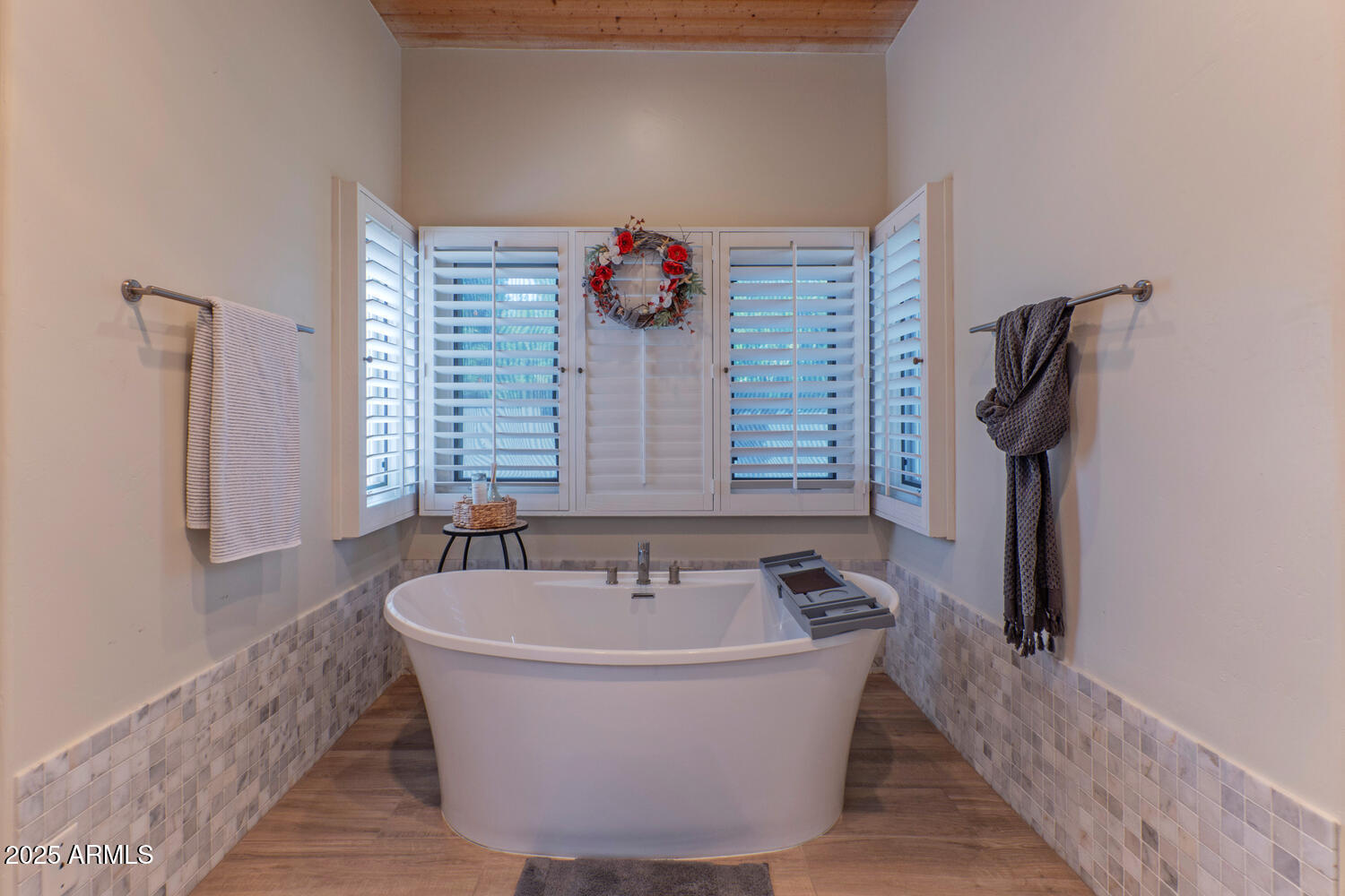 4617 E ELMWOOD Circle