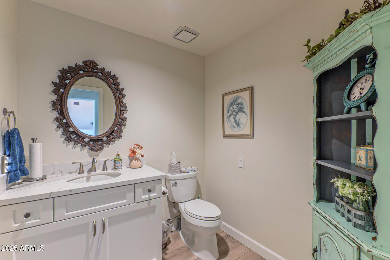 4617 E ELMWOOD Circle