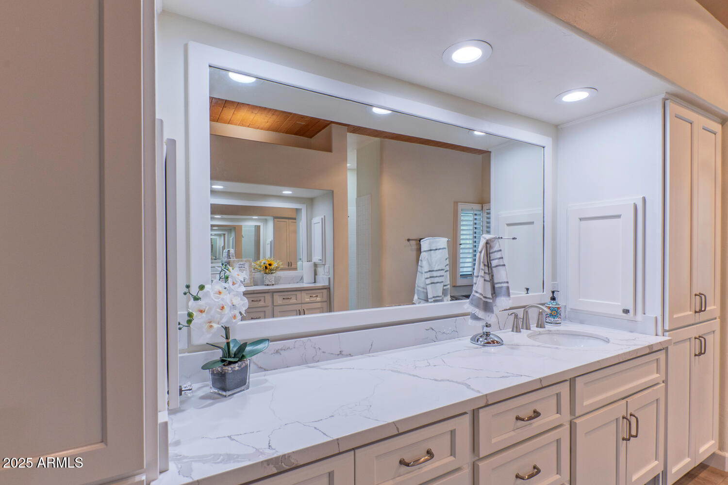 4617 E ELMWOOD Circle