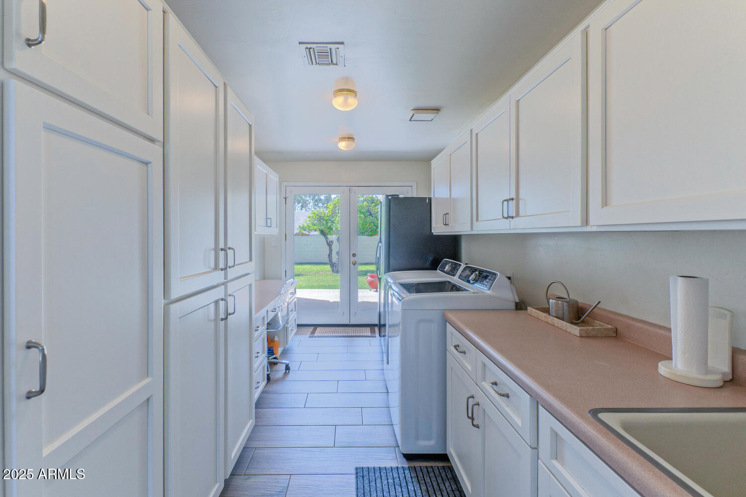 4617 E ELMWOOD Circle