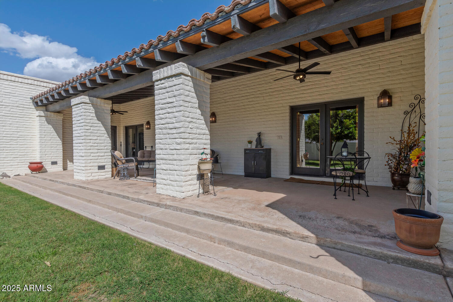 4617 E ELMWOOD Circle