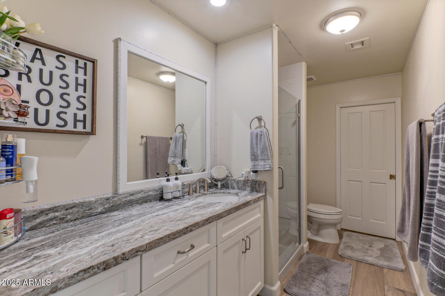 4617 E ELMWOOD Circle