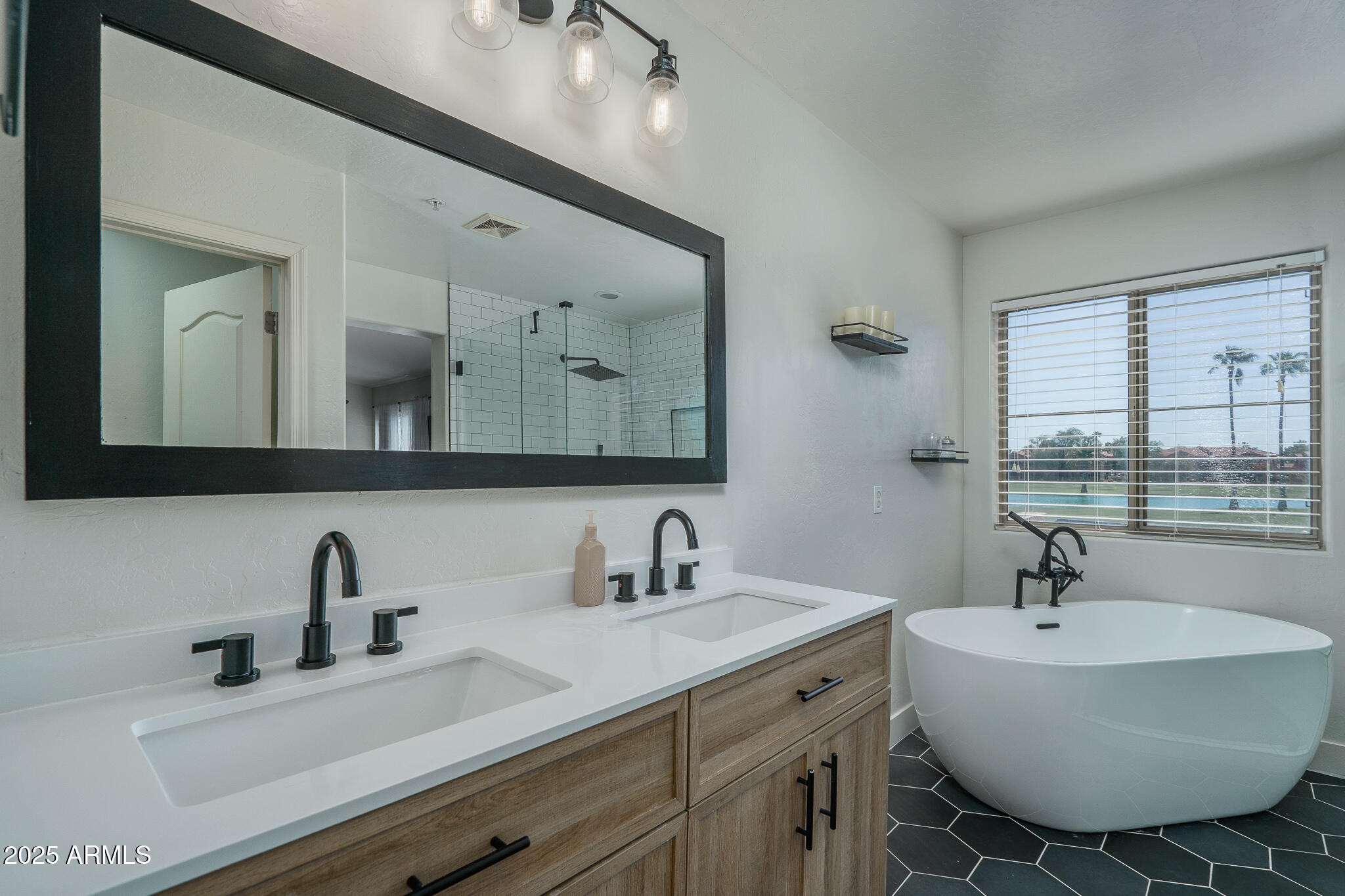 5415 E MCKELLIPS Road, 44