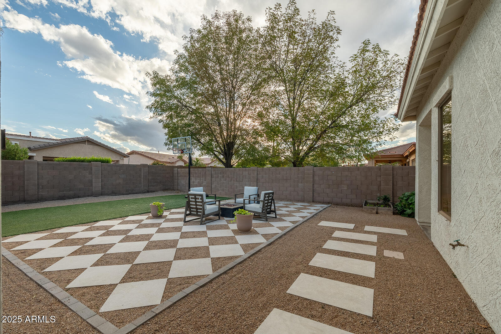 21125 E TWIN ACRES Drive