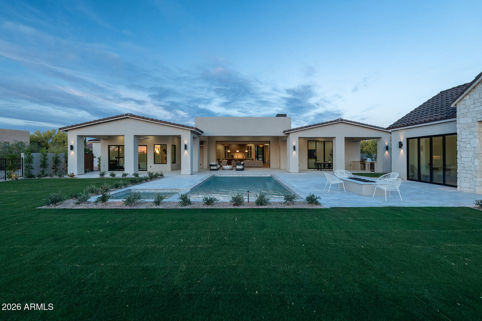 22012 N LOS CABALLOS Drive