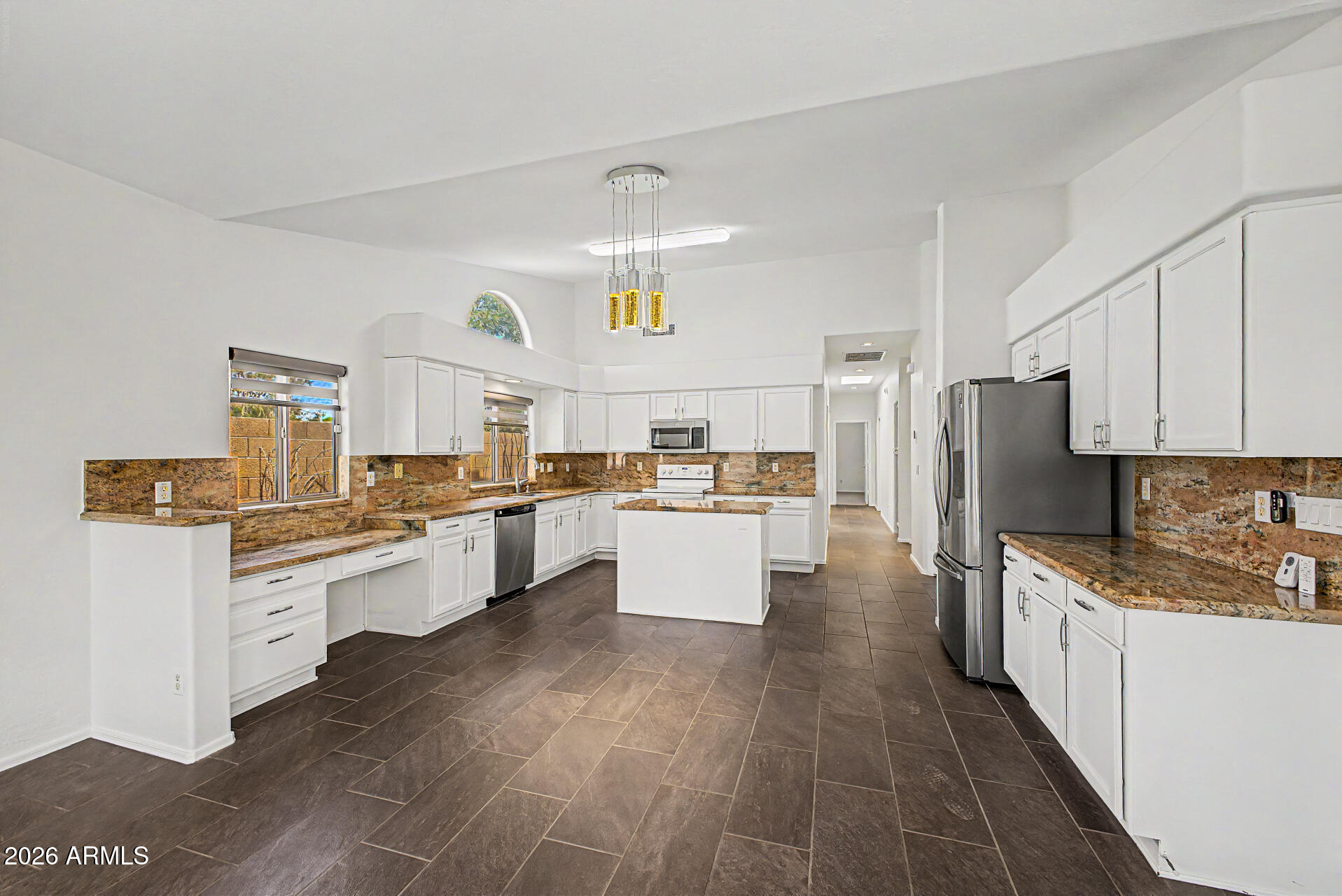 80 W SHEFFIELD Avenue