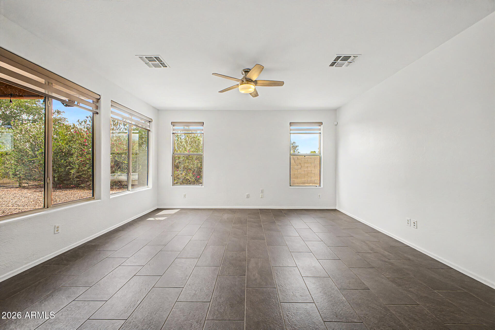 80 W SHEFFIELD Avenue