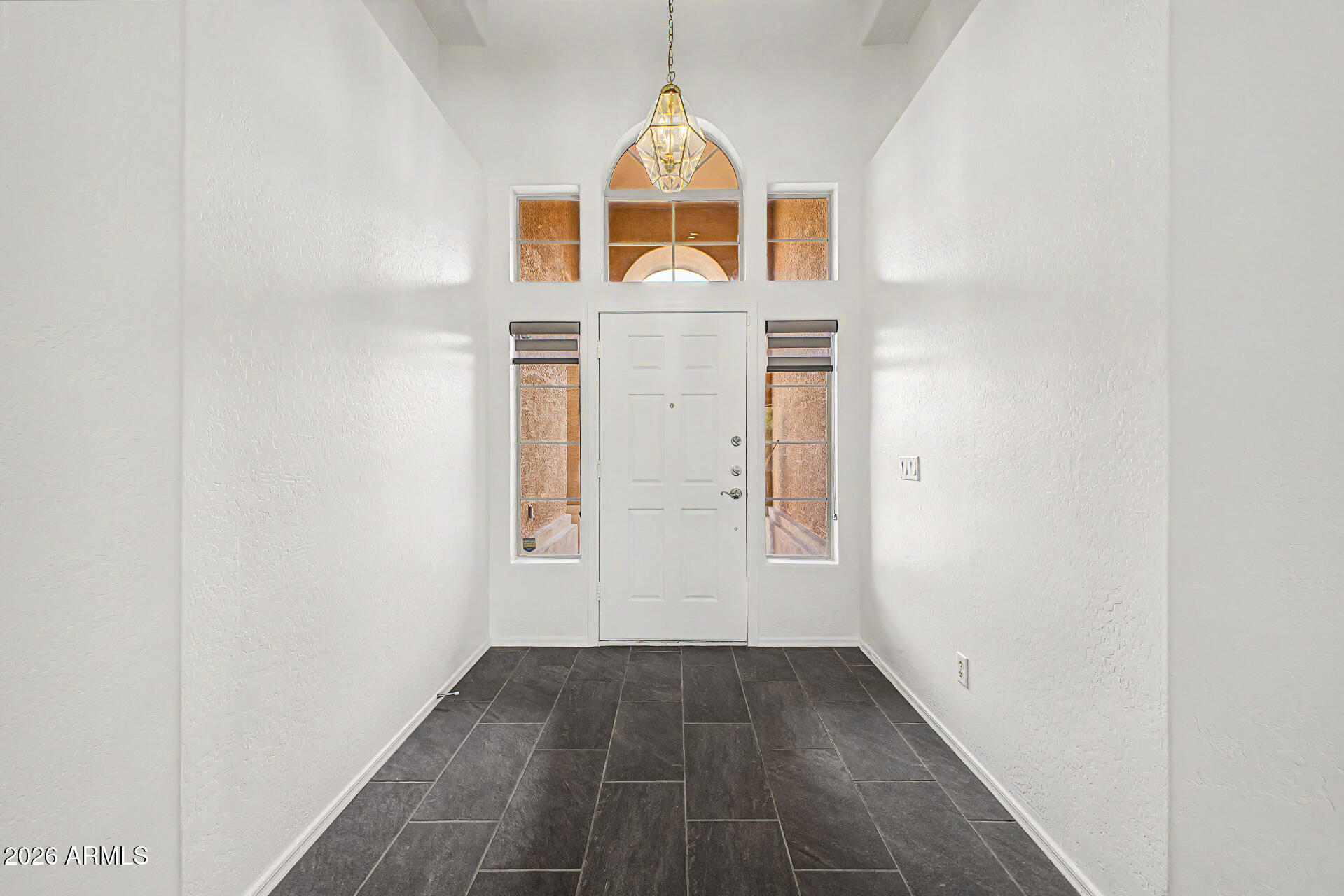 80 W SHEFFIELD Avenue