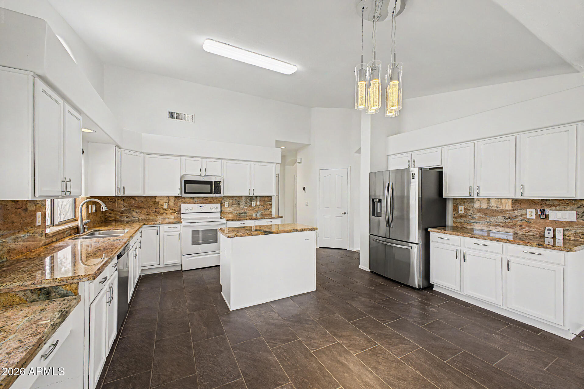80 W SHEFFIELD Avenue