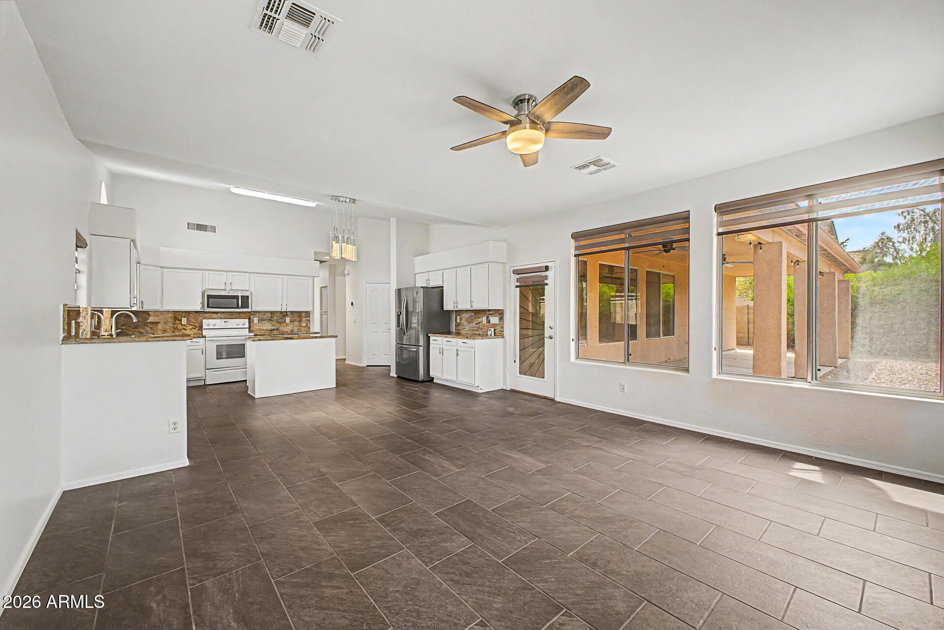 80 W SHEFFIELD Avenue