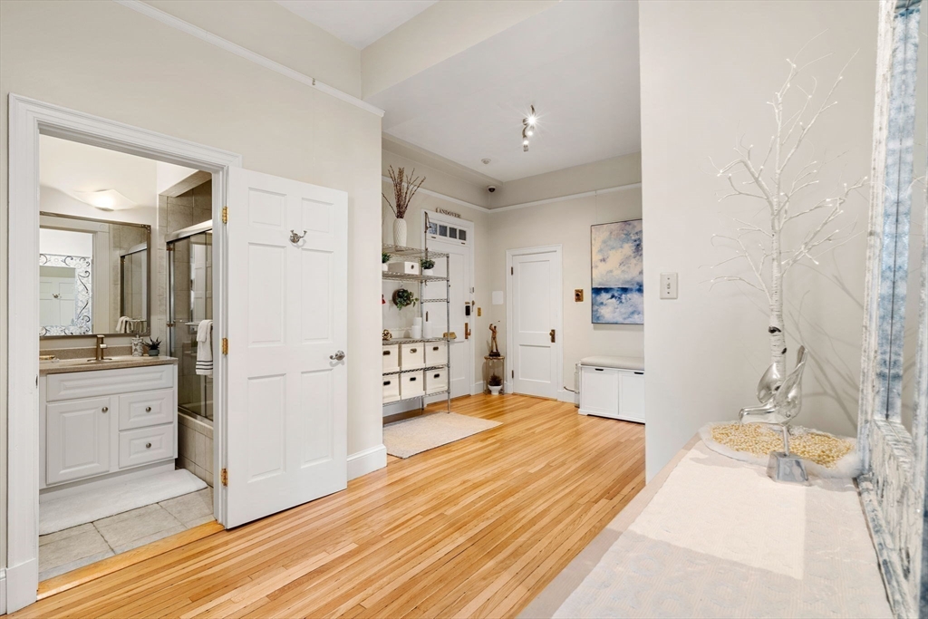 354 N Main St # 205