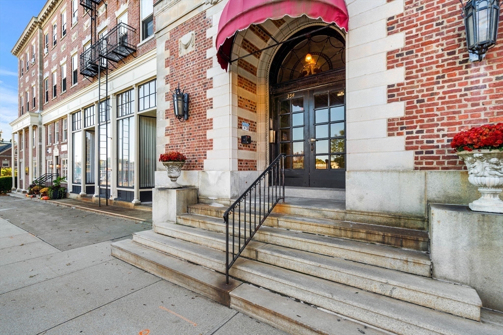 354 N Main St # 205