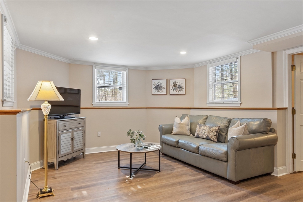 10 Shadow Lane