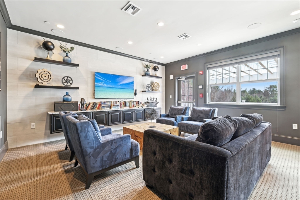 11 Sierra Ct # 10