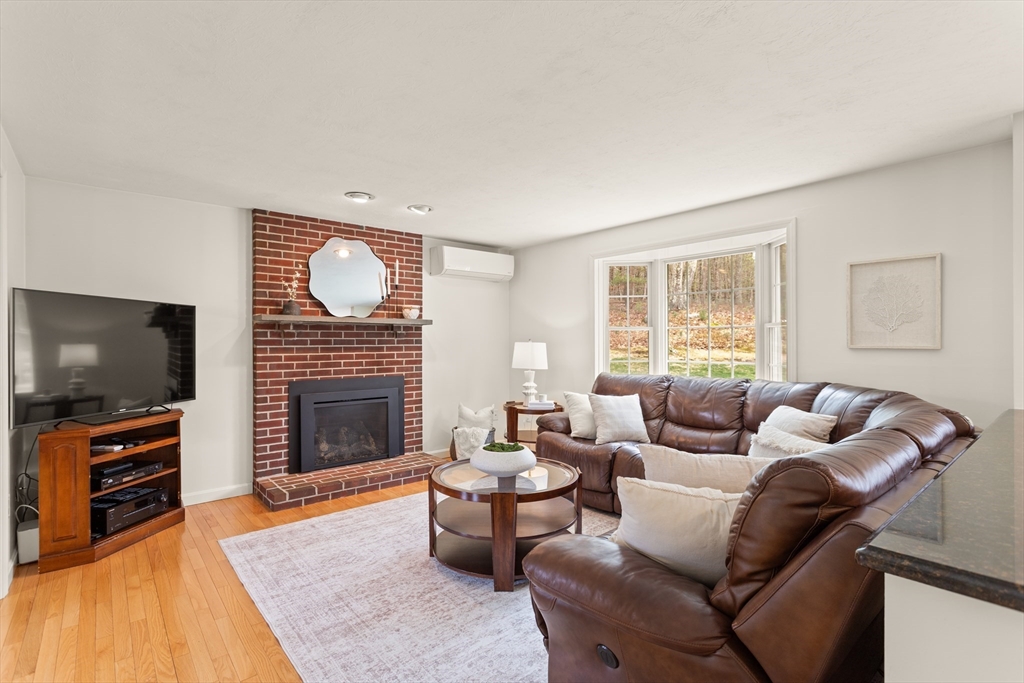 4 Ledgewood Dr