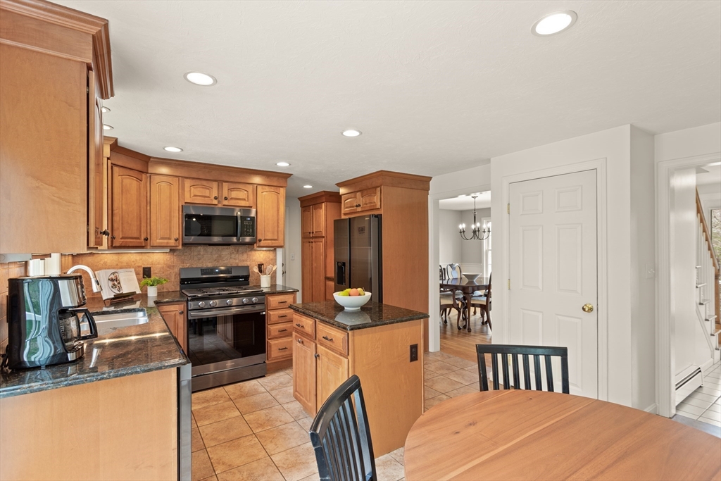 4 Ledgewood Dr