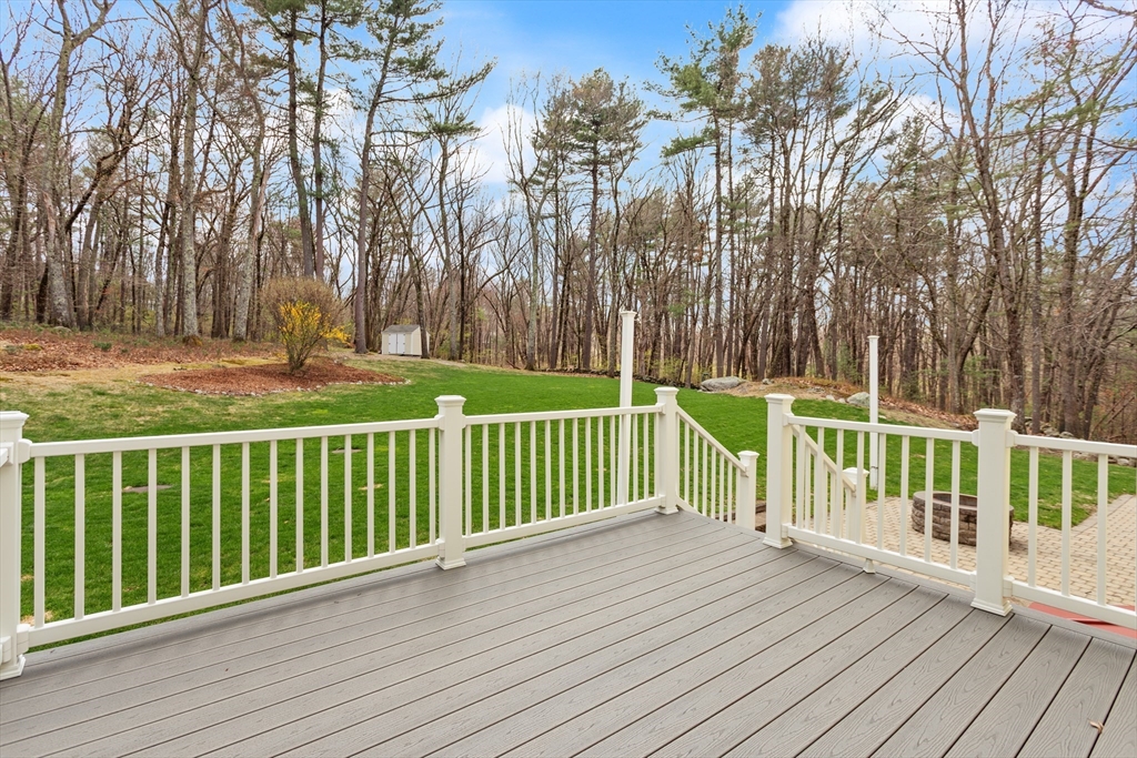 4 Ledgewood Dr