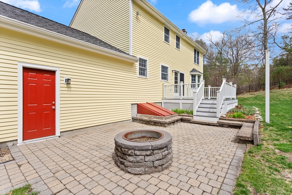 4 Ledgewood Dr