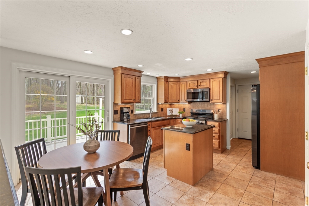 4 Ledgewood Dr