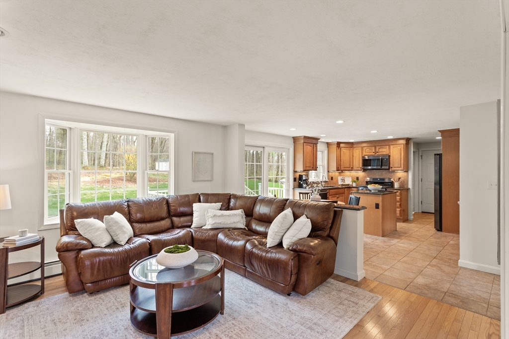 4 Ledgewood Dr