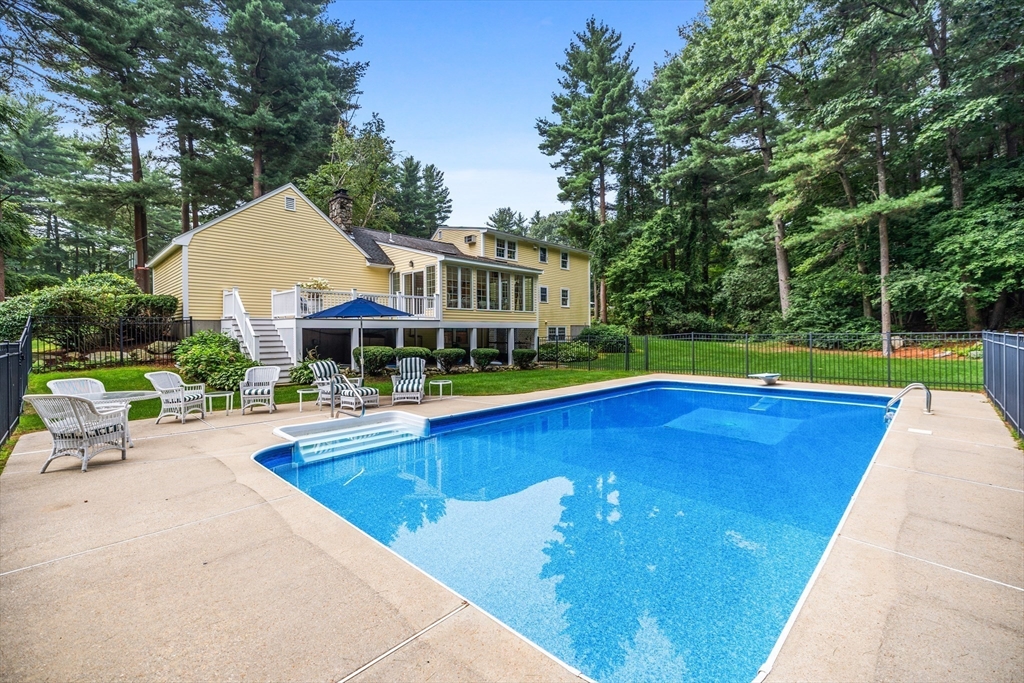 10 Granada Way