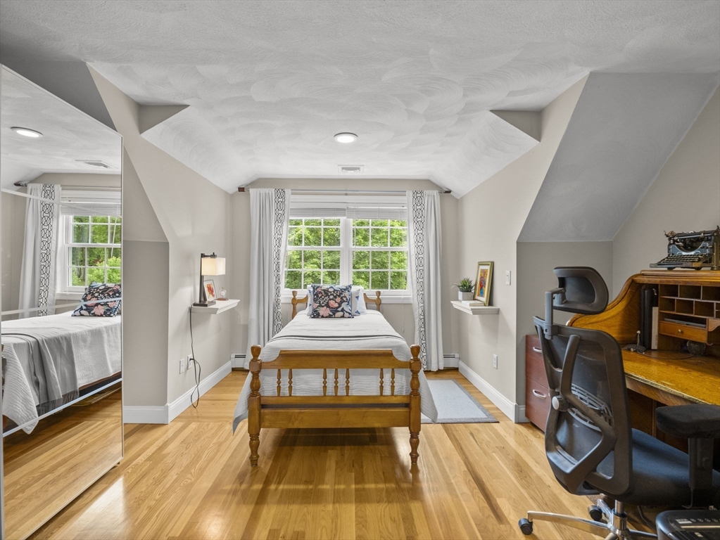 6 Sugarbush Lane