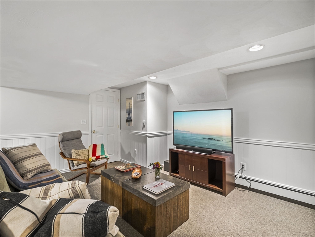 6 Sugarbush Lane